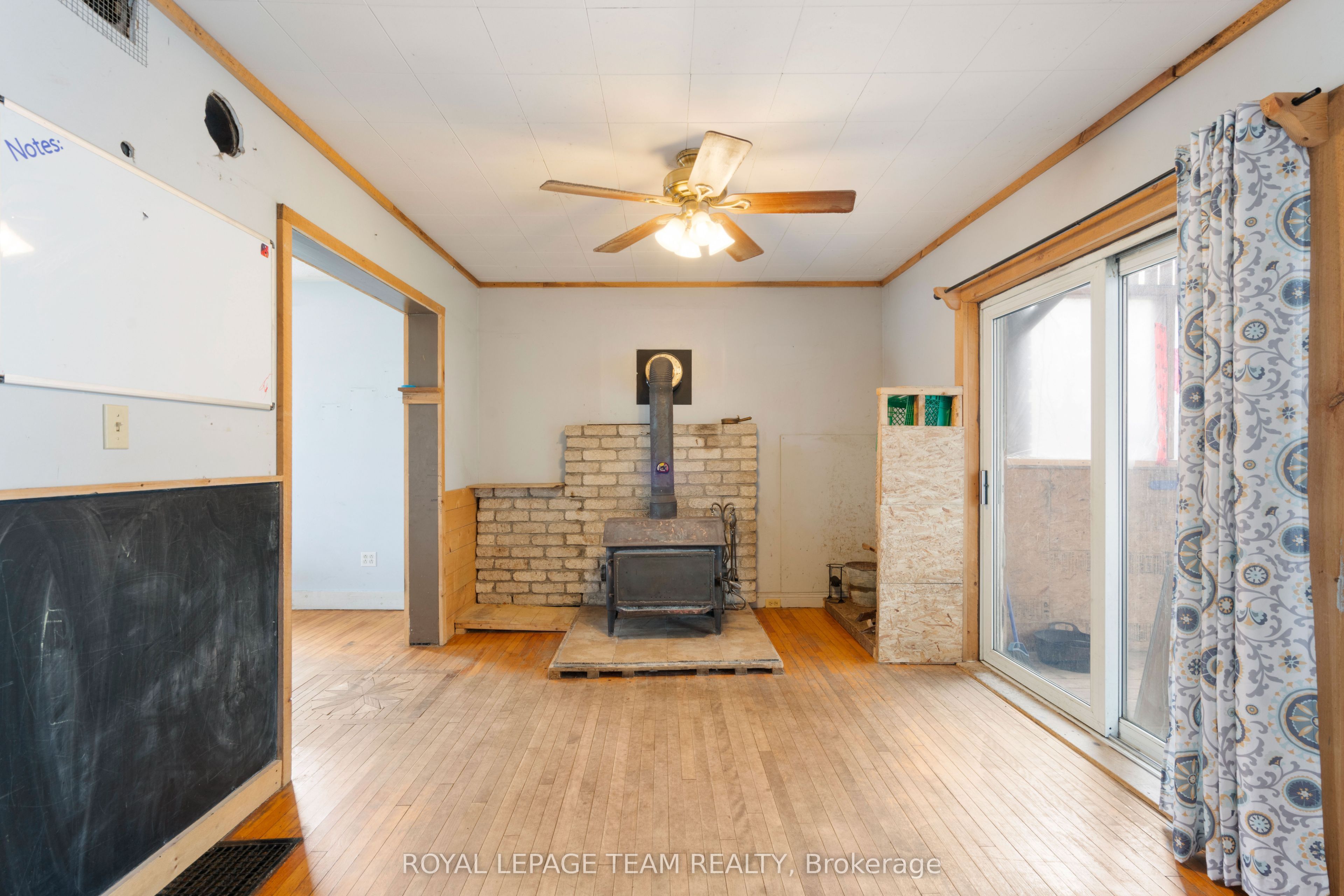 526 Middle Street Property Photo 11