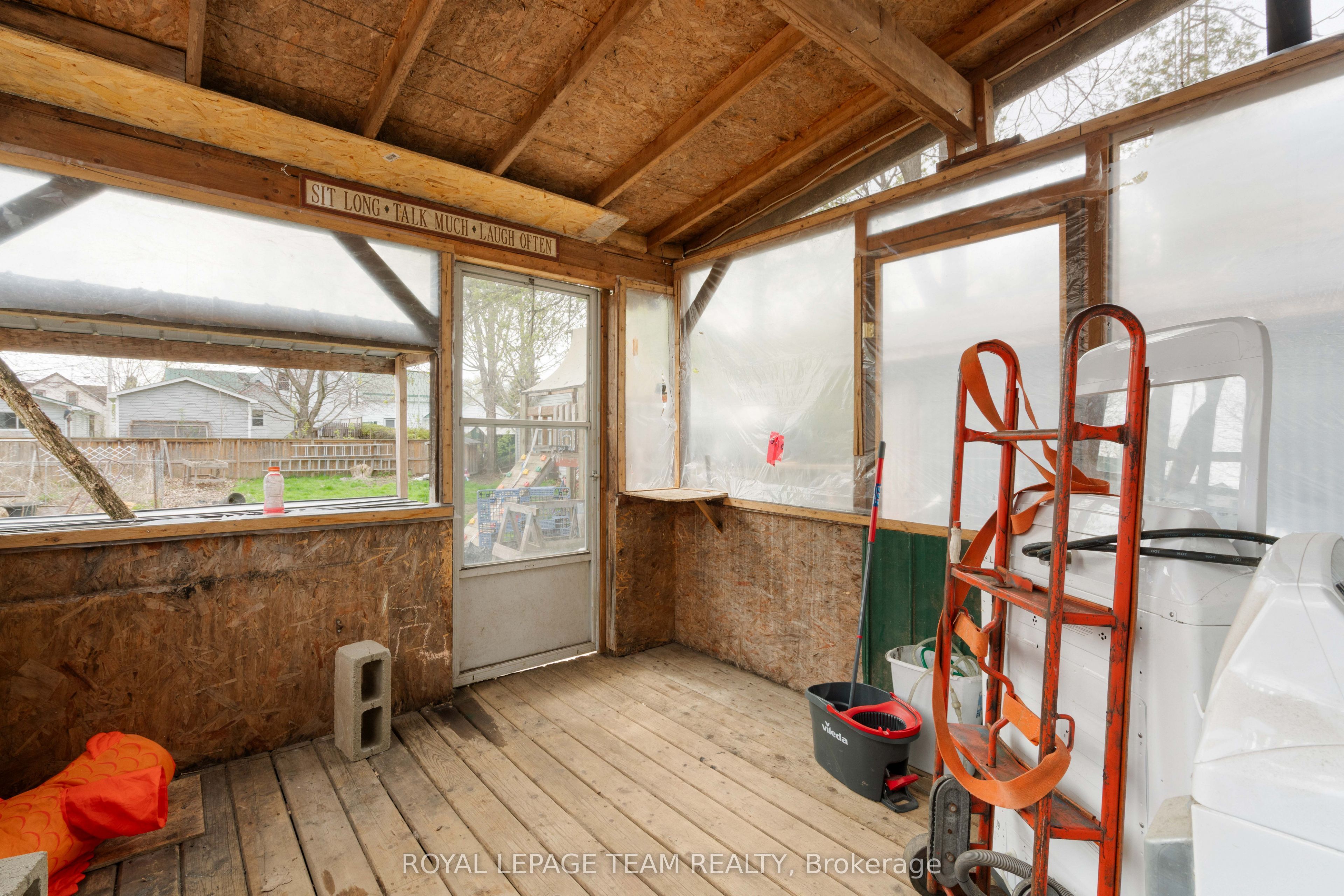 526 Middle Street Property Photo 12