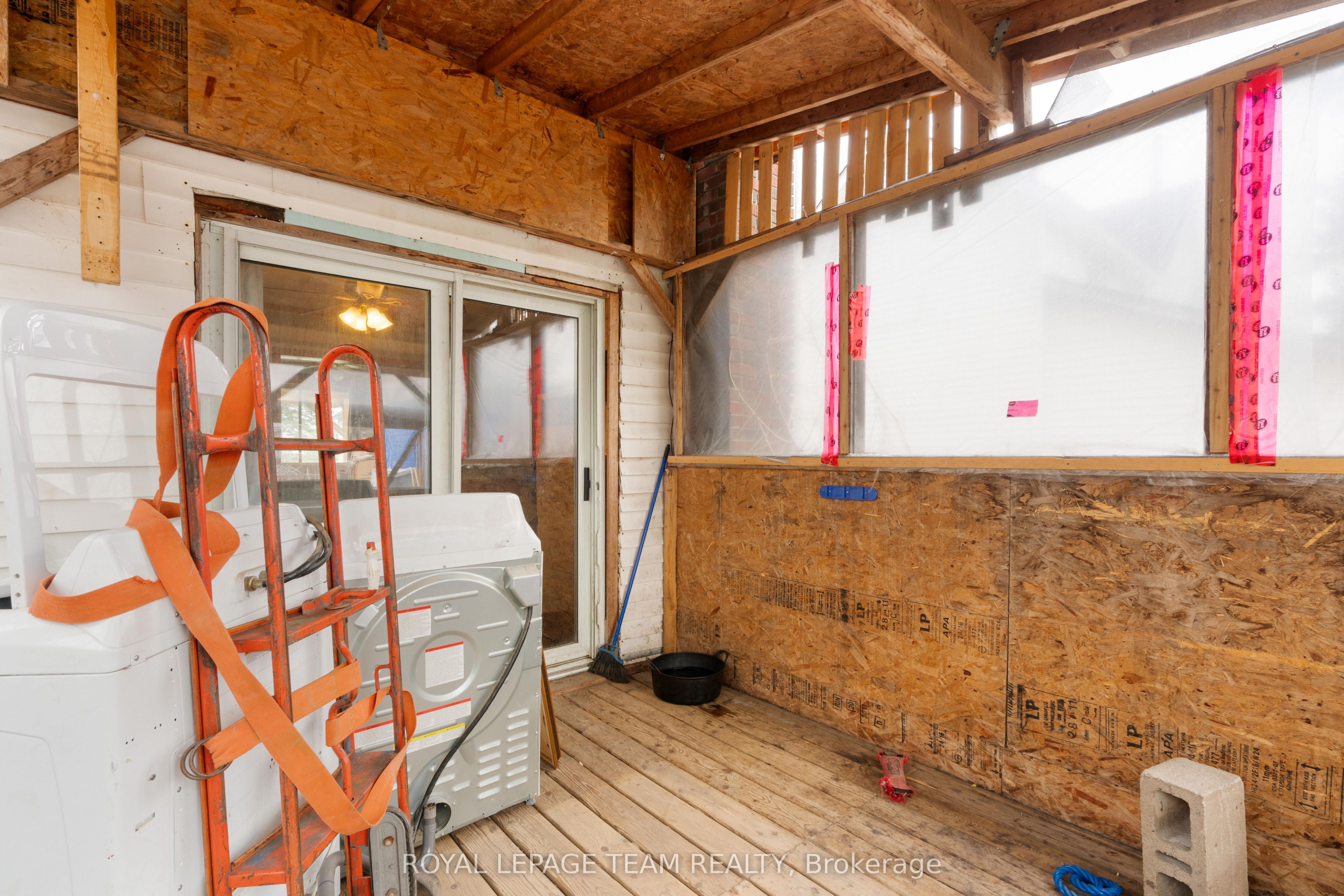 526 Middle Street Property Photo 13