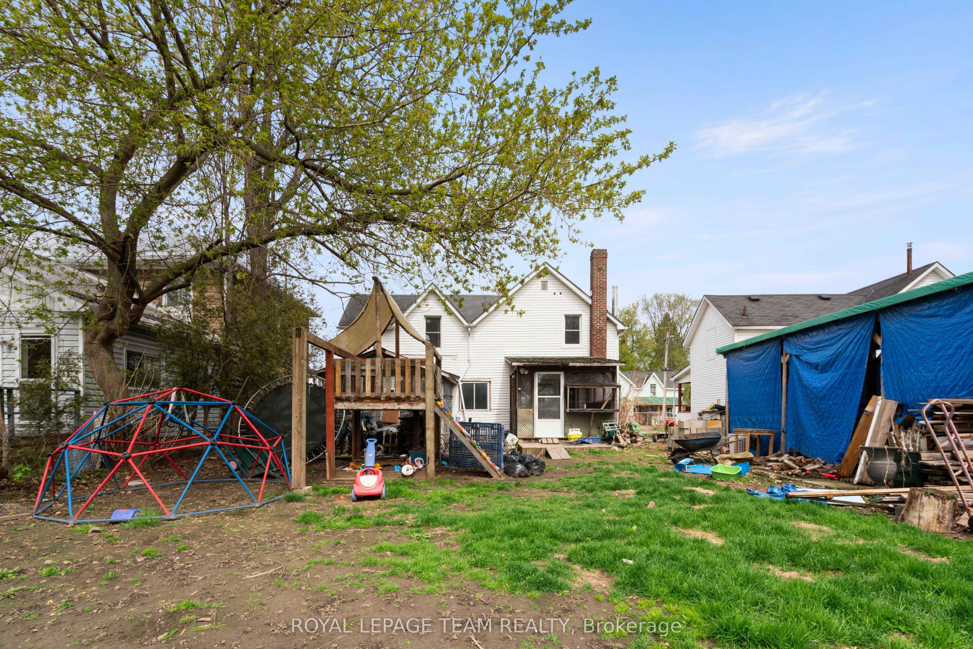 526 Middle Street Property Photo 26