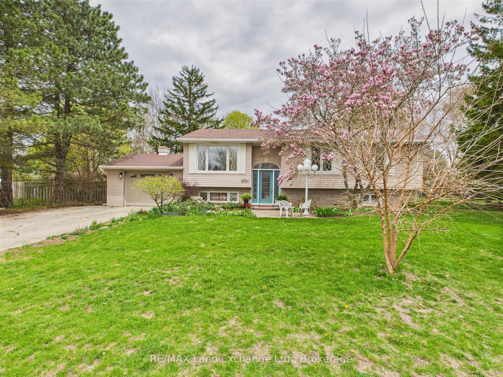 155 Willis Crescent Property Photo 1