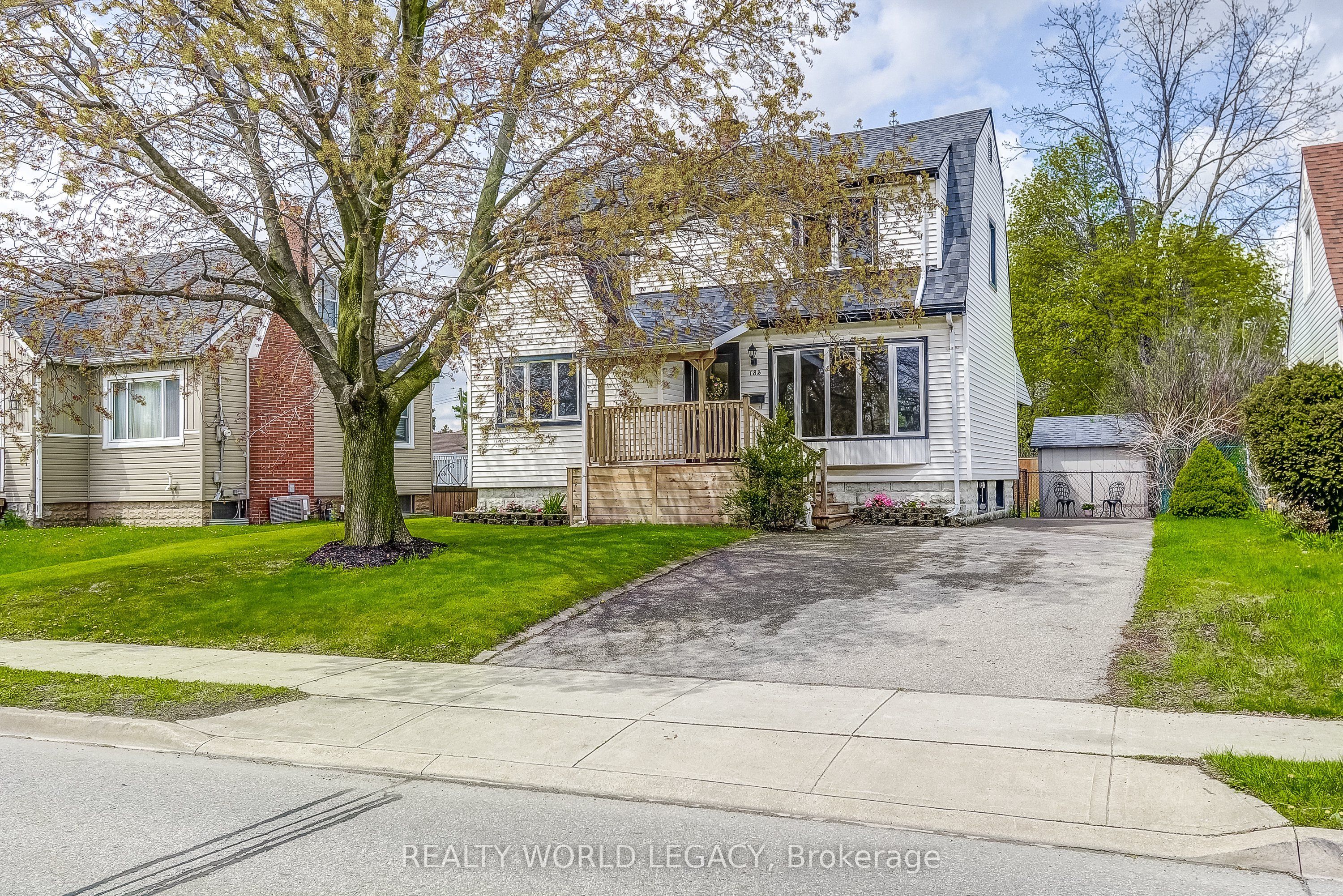 183 Nash Road N Property Photo 1