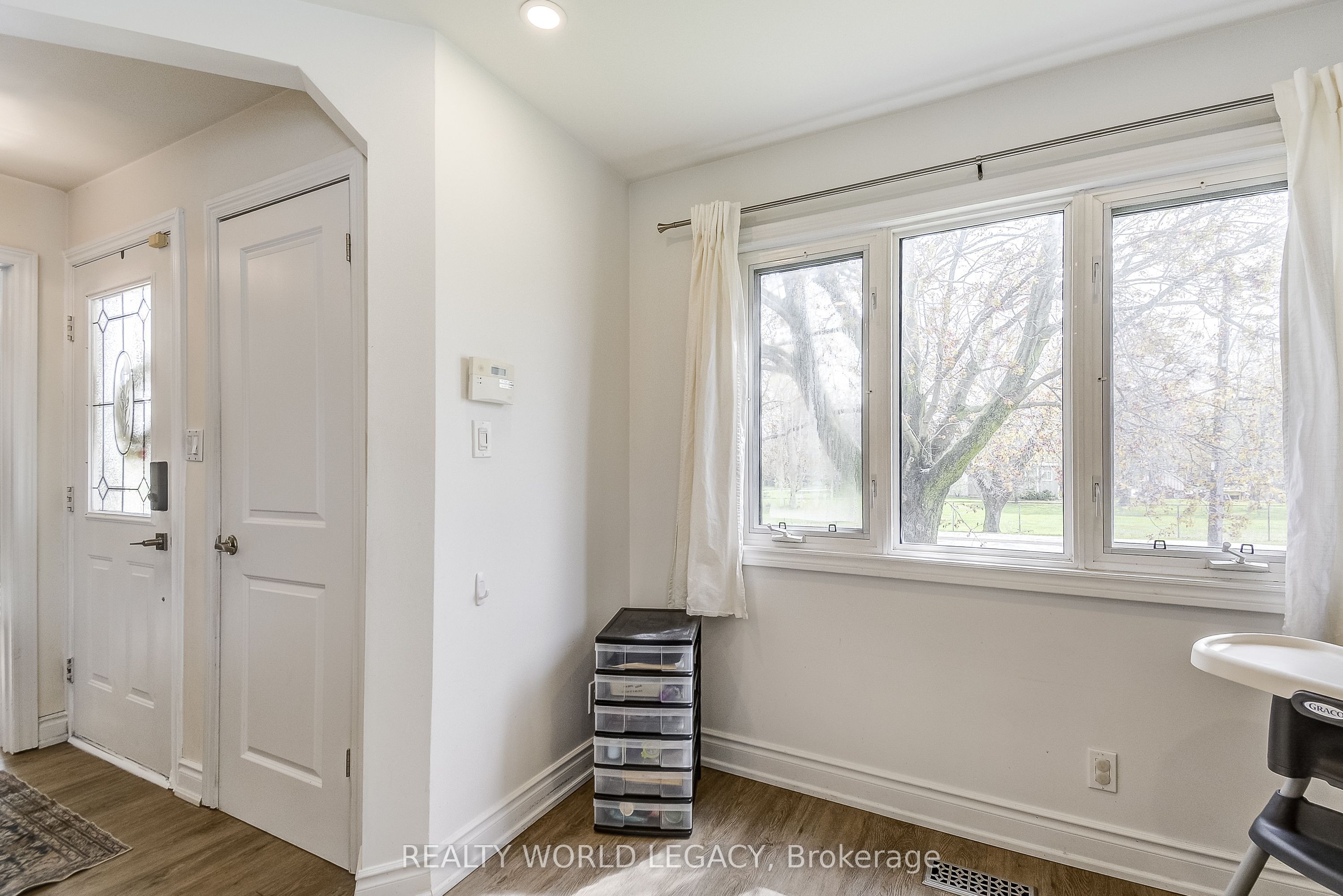 183 Nash Road N Property Photo 14
