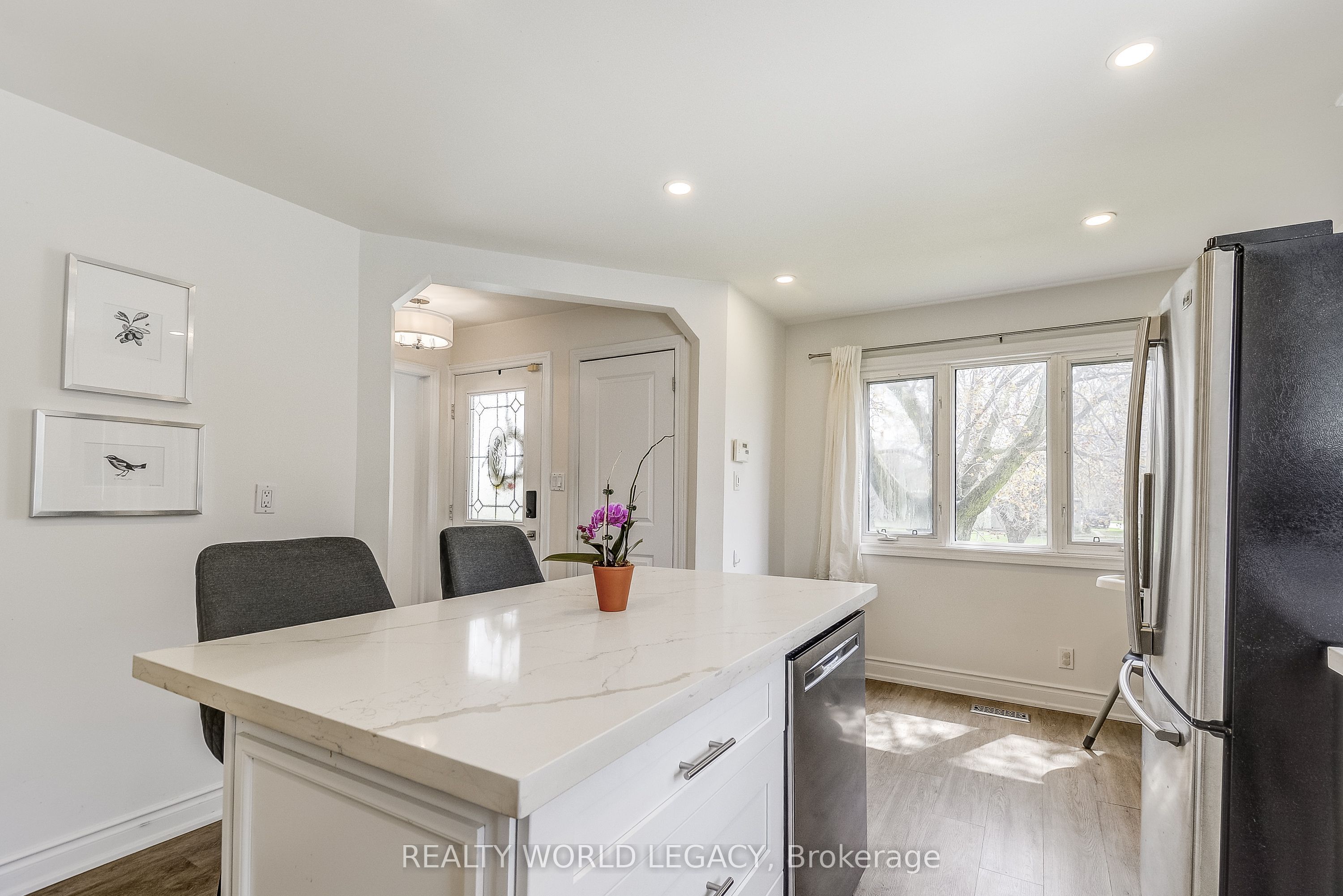 183 Nash Road N Property Photo 18
