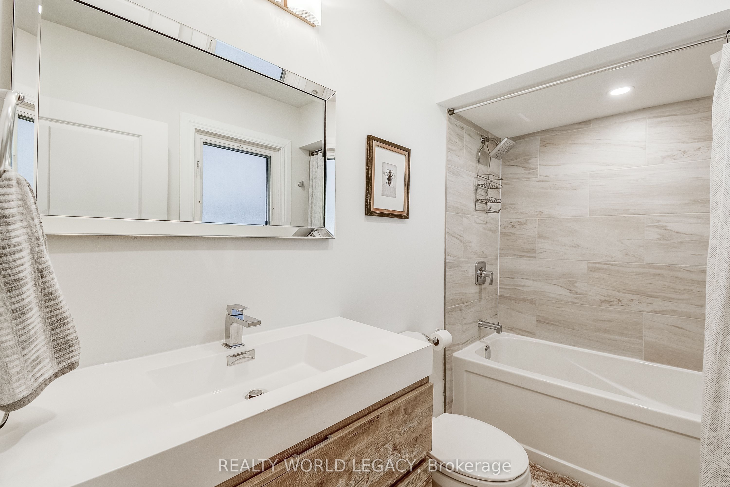 183 Nash Road N Property Photo 22