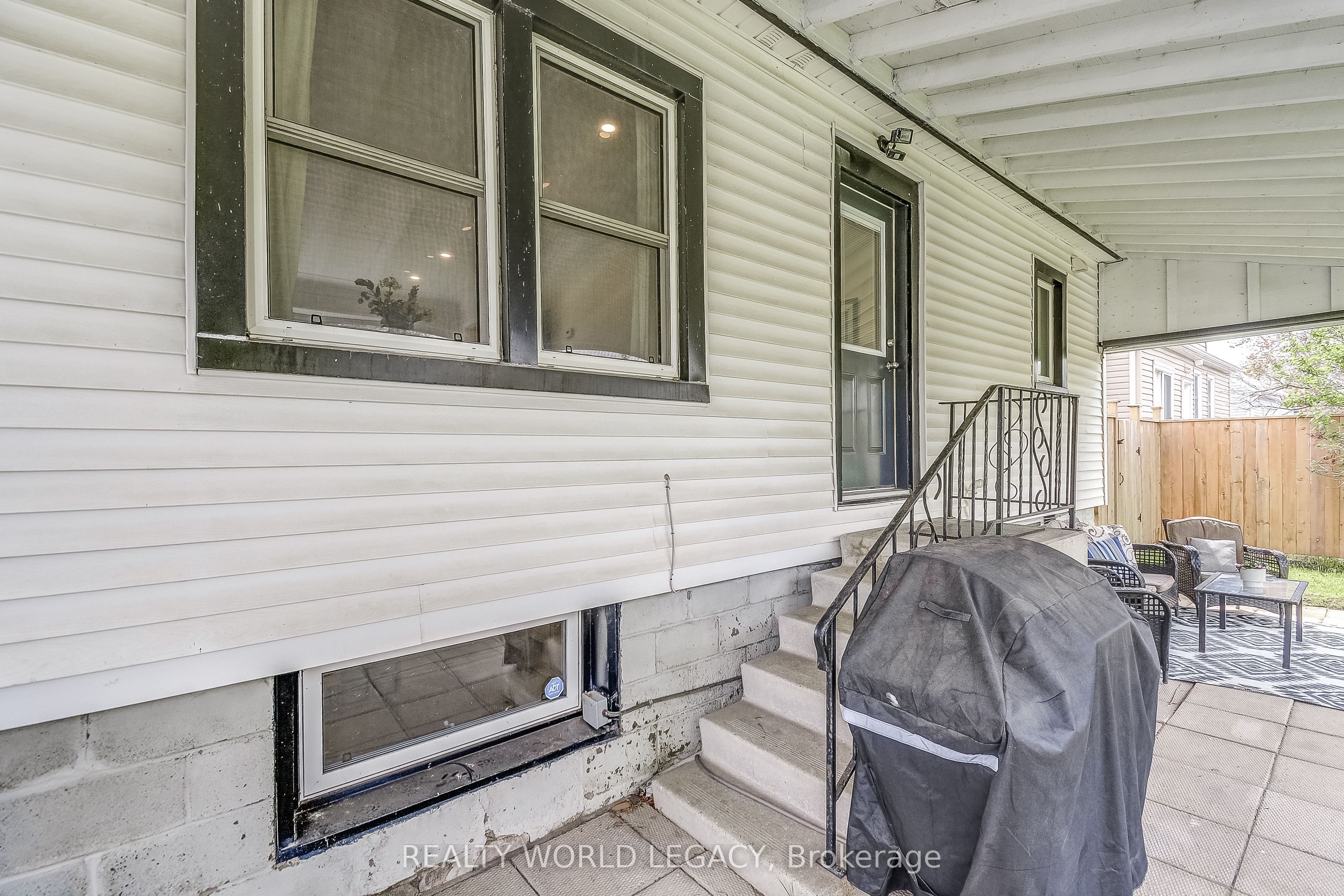 183 Nash Road N Property Photo 37