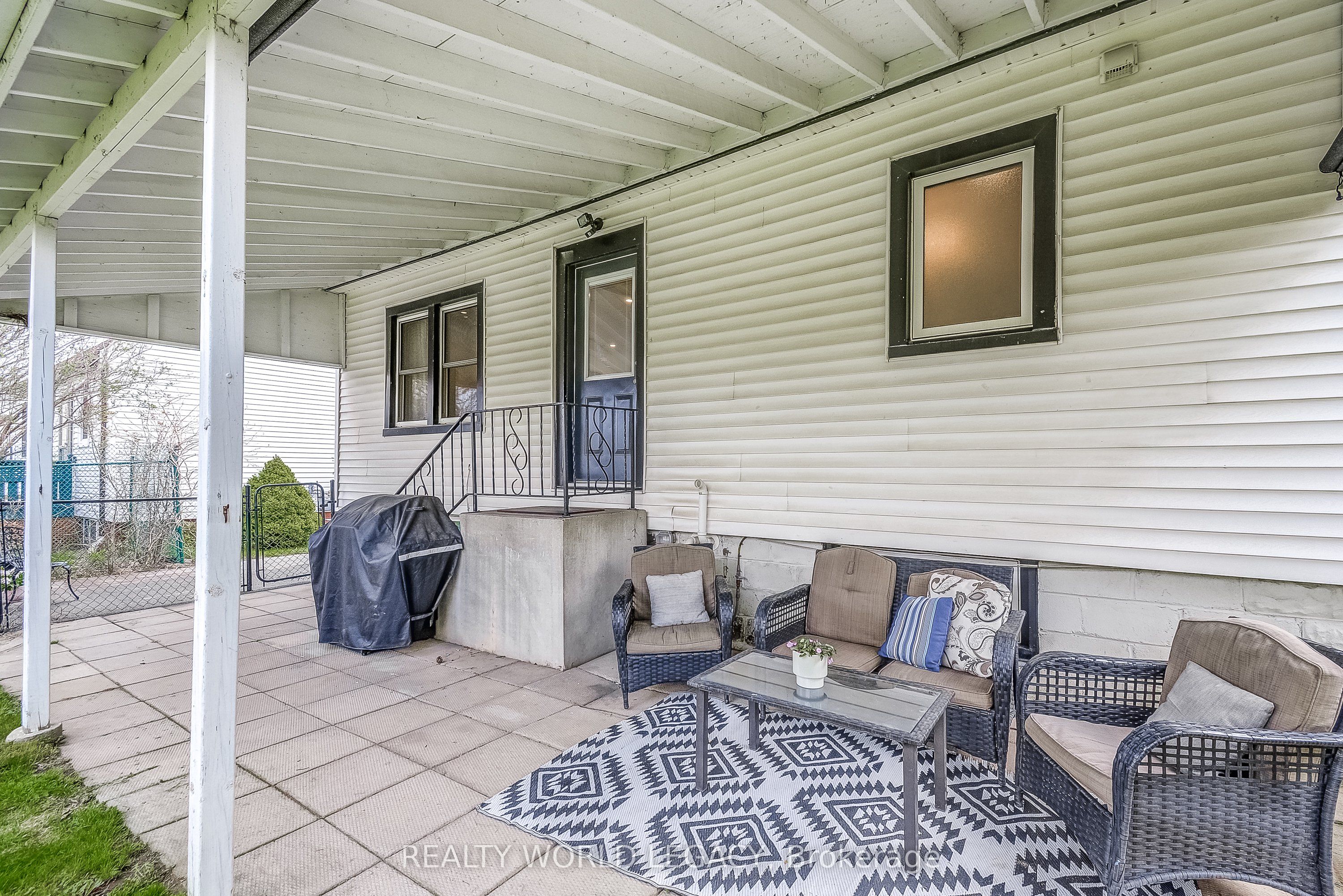 183 Nash Road N Property Photo 38
