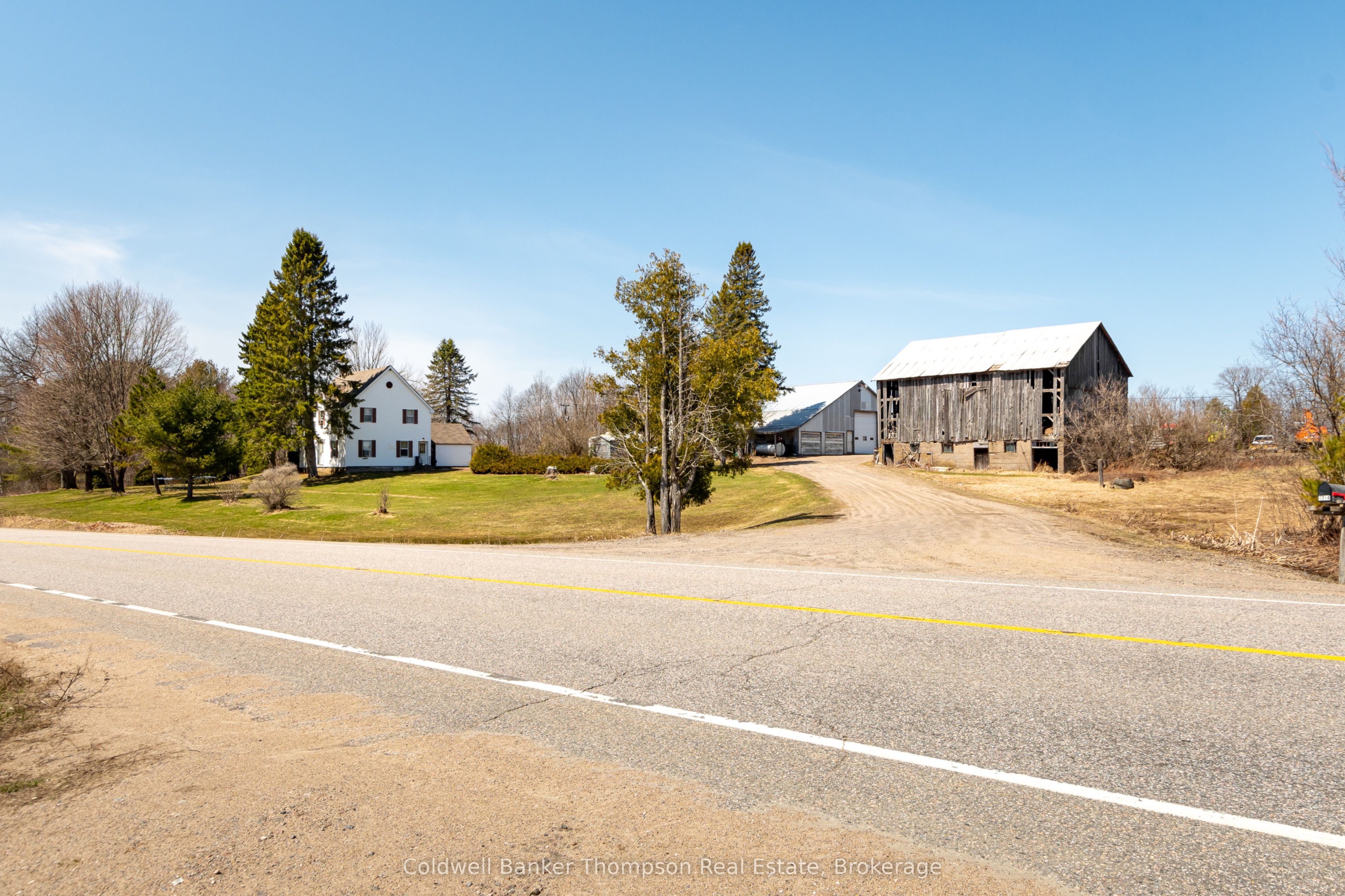 1764 518 Highway W Property Photo 1