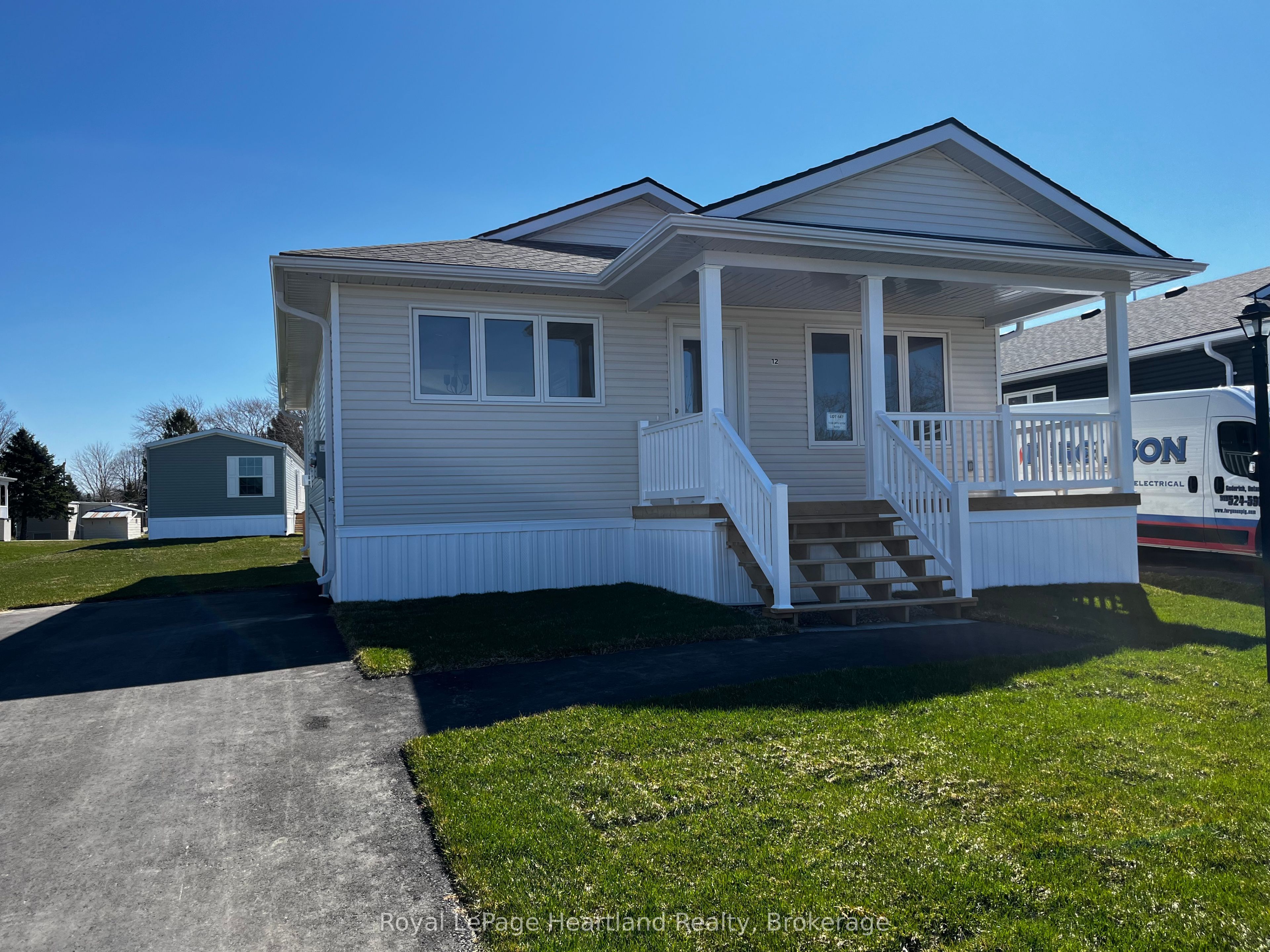 12 Bluffs View Blvd Property Photo 1
