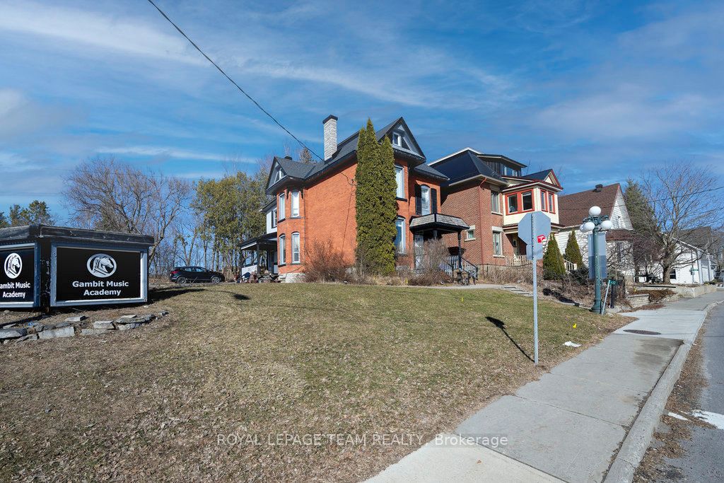 422 Donald B Munro Drive Property Photo 2