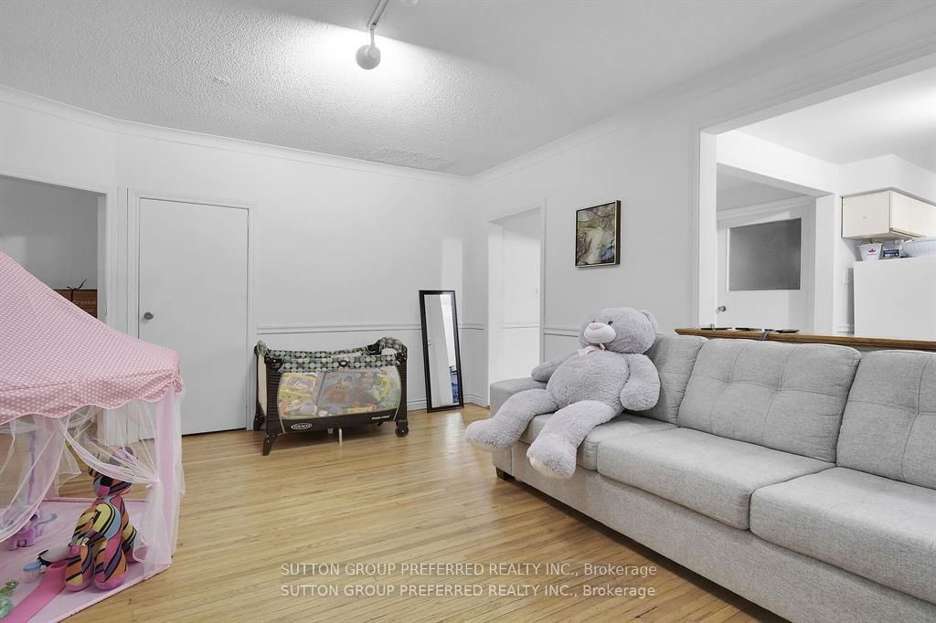 681 Colborne Street Property Photo 3