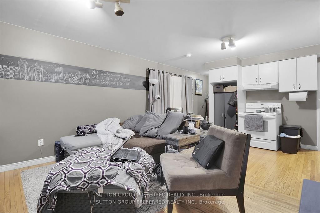 681 Colborne Street Property Photo 9