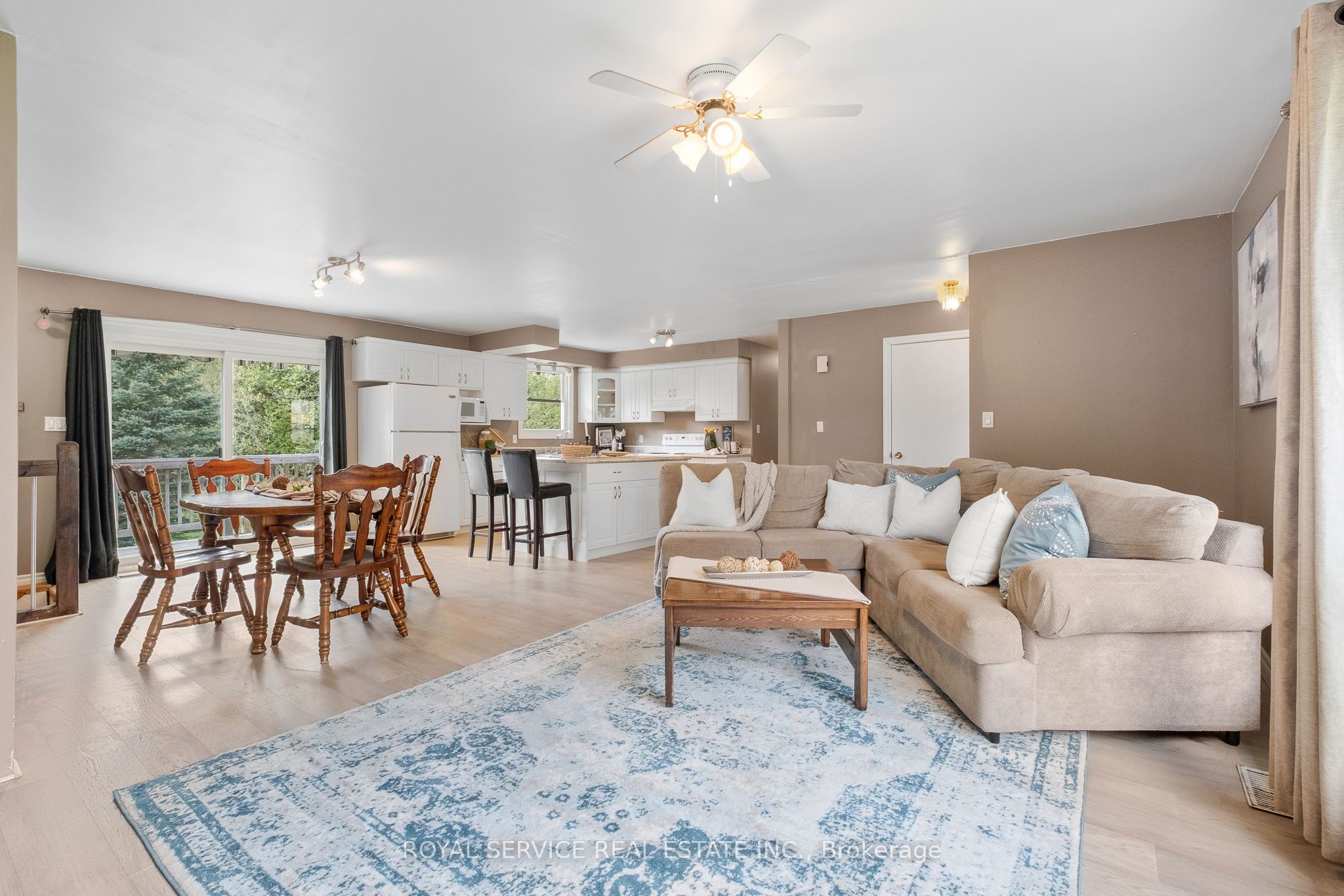 5280 Hillview Drive Property Photo 8