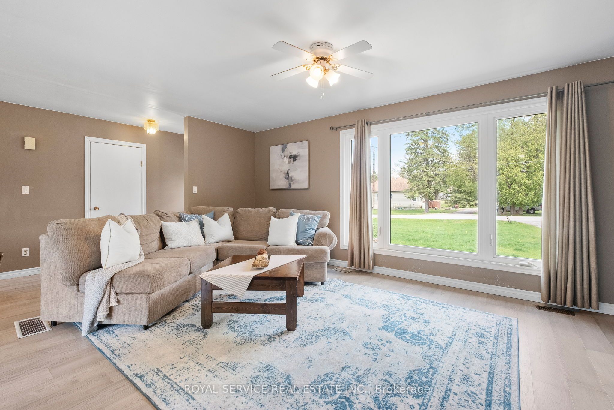 5280 Hillview Drive Property Photo 11