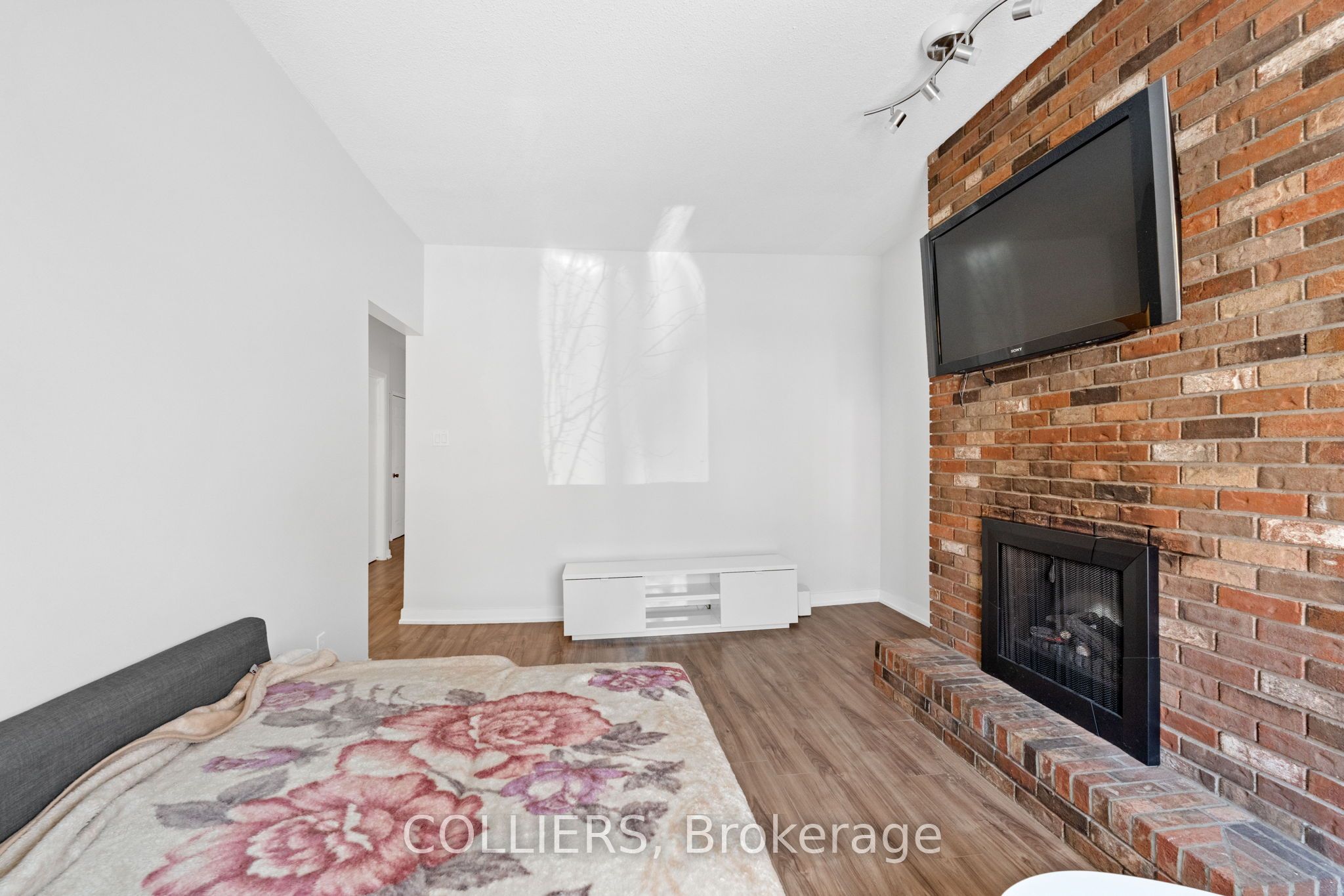 488 & 490 Gilmour Street Property Photo 3