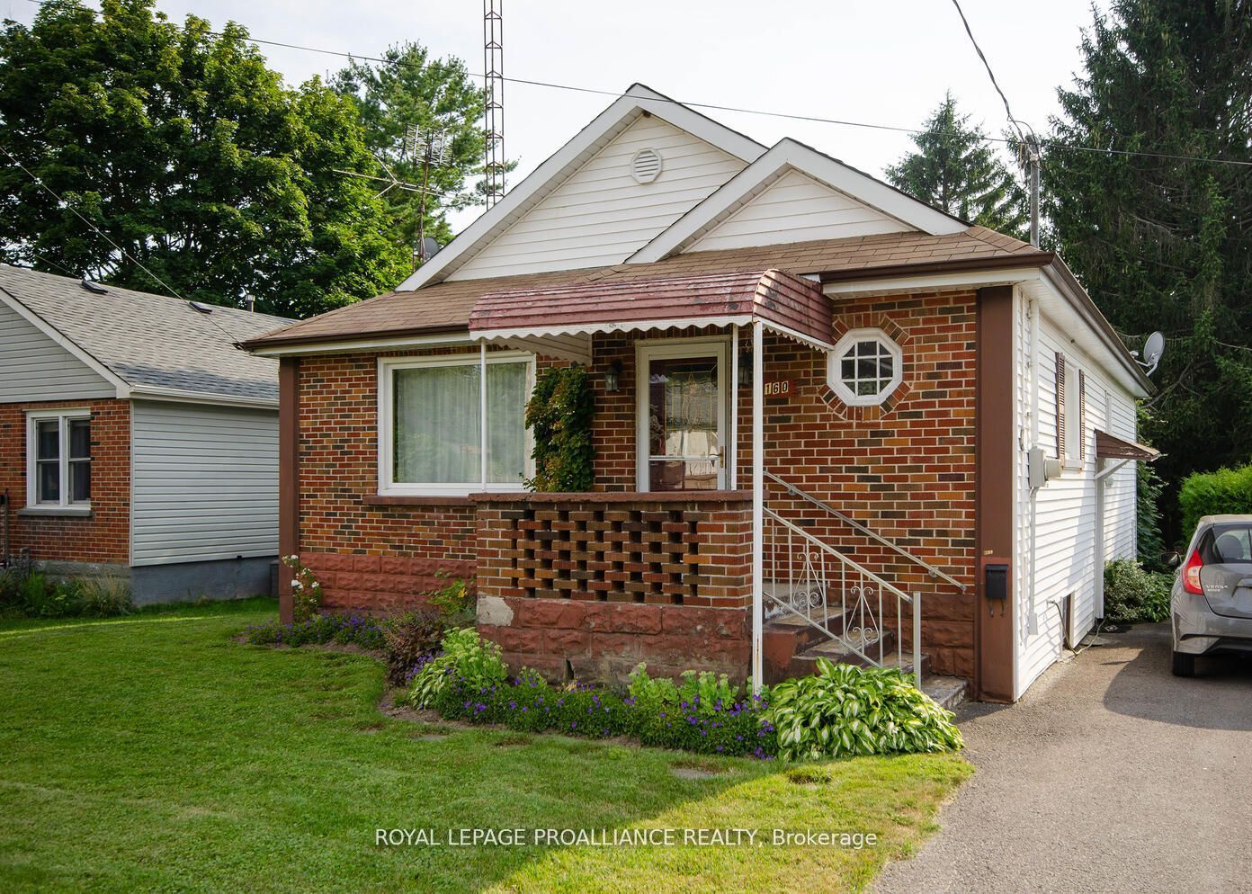 160 Hope Street N Property Photo 4