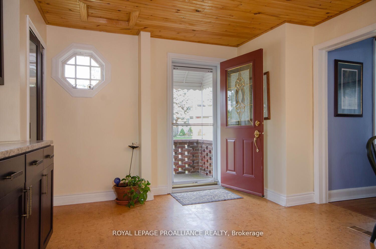 160 Hope Street N Property Photo 6
