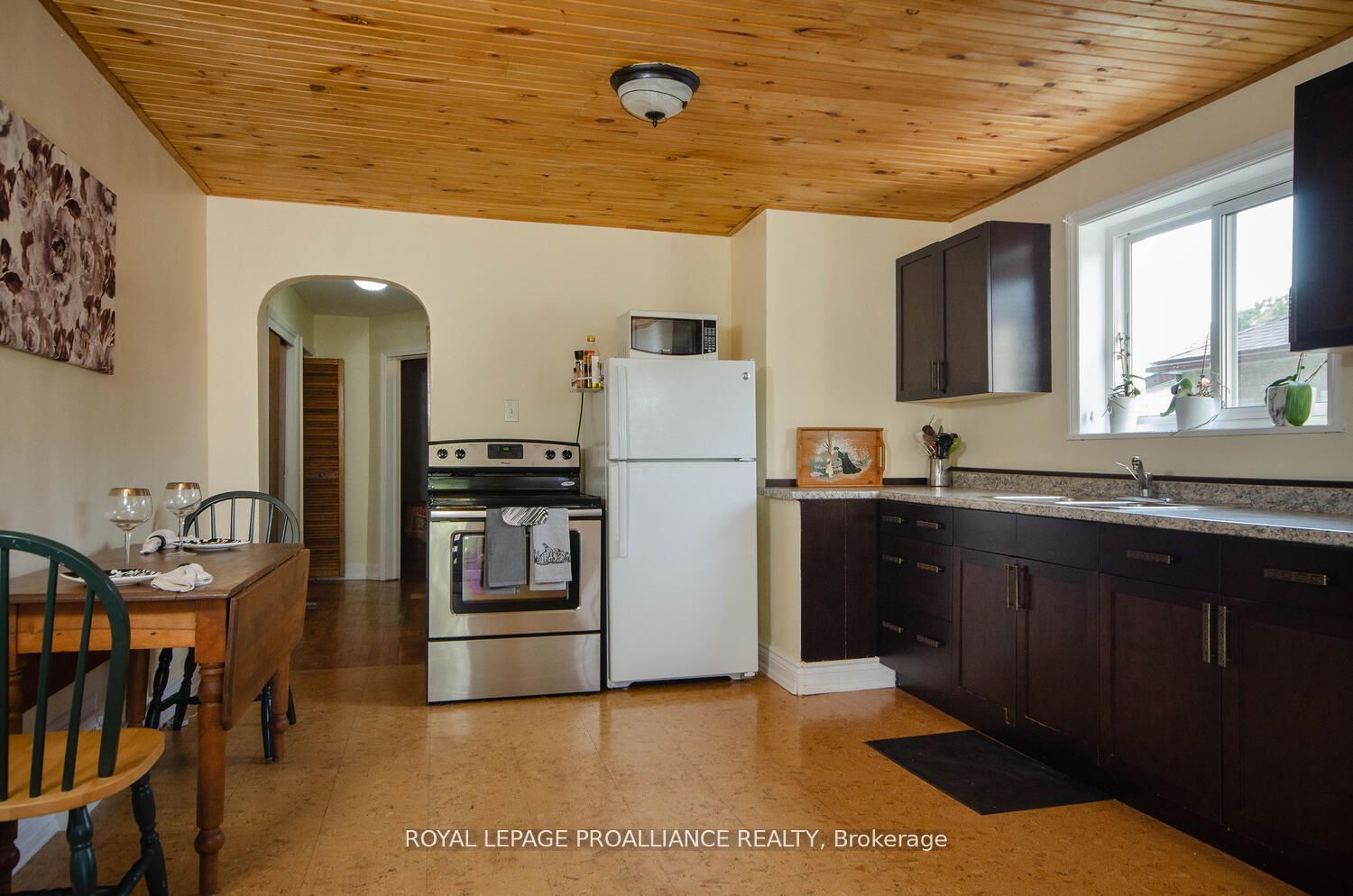 160 Hope Street N Property Photo 7