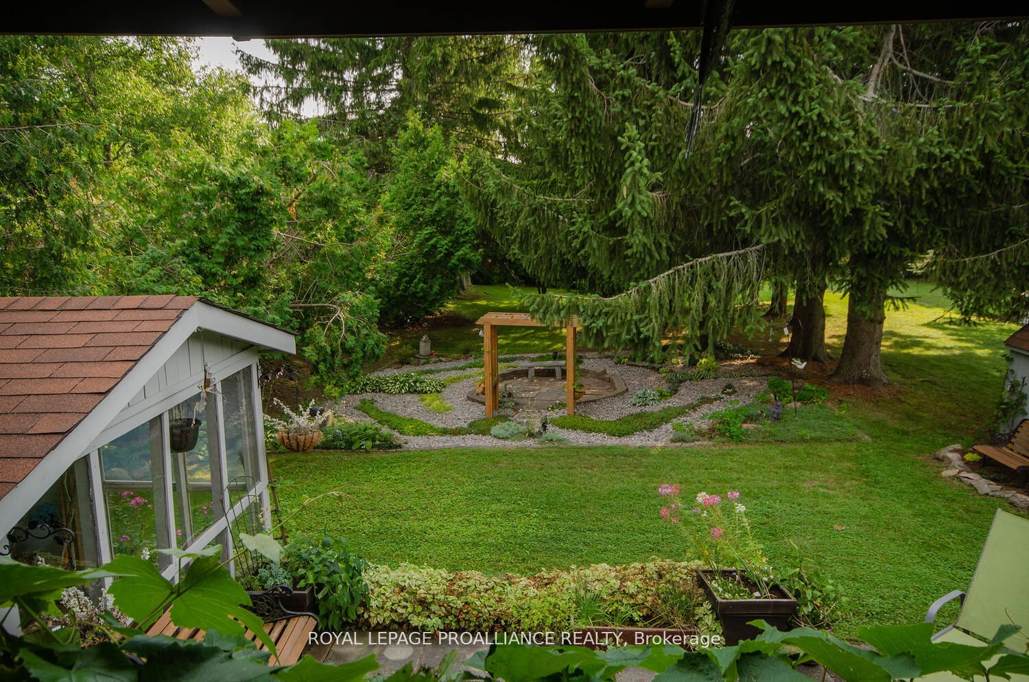 160 Hope Street N Property Photo 21