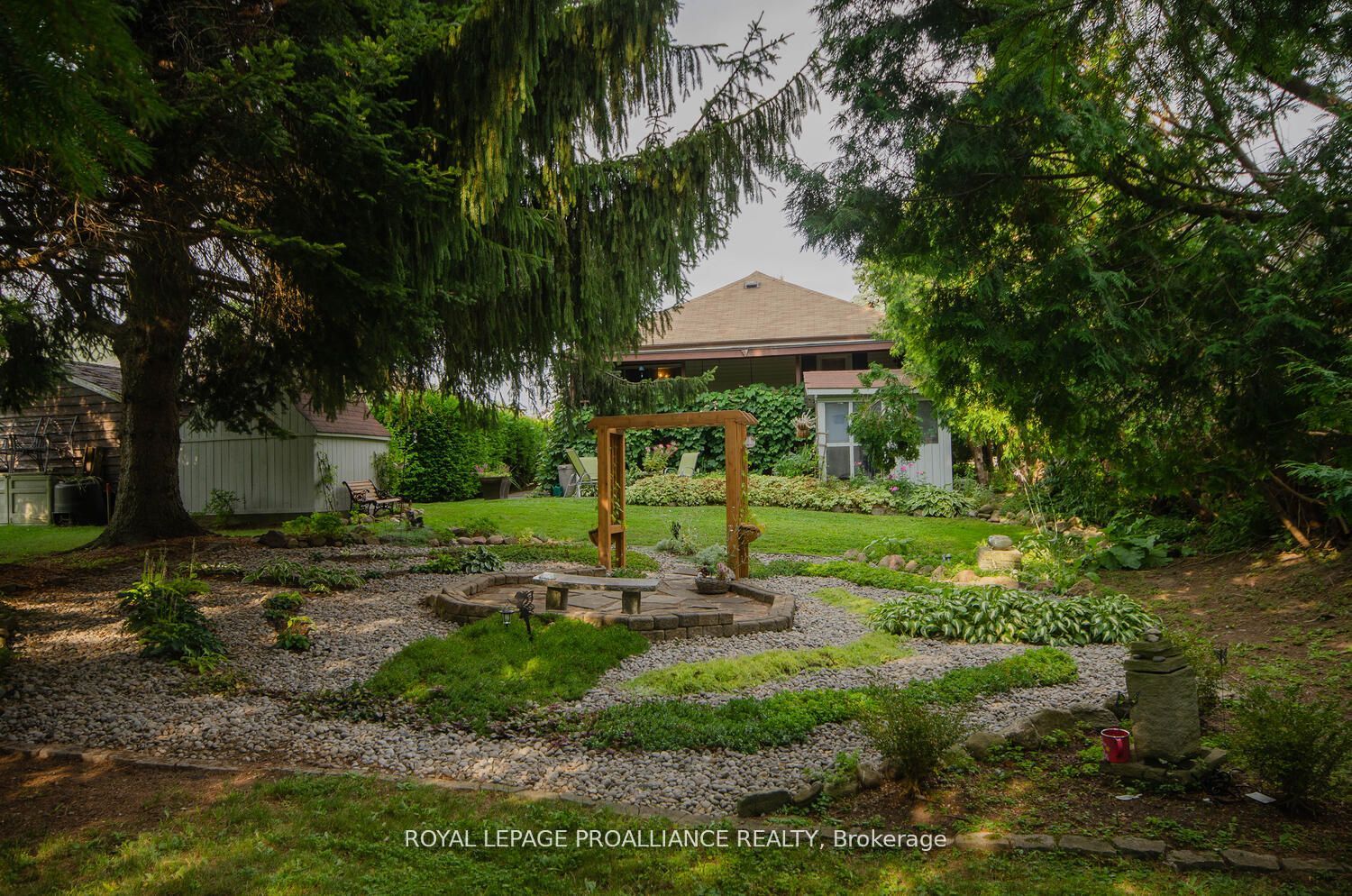 160 Hope Street N Property Photo 26