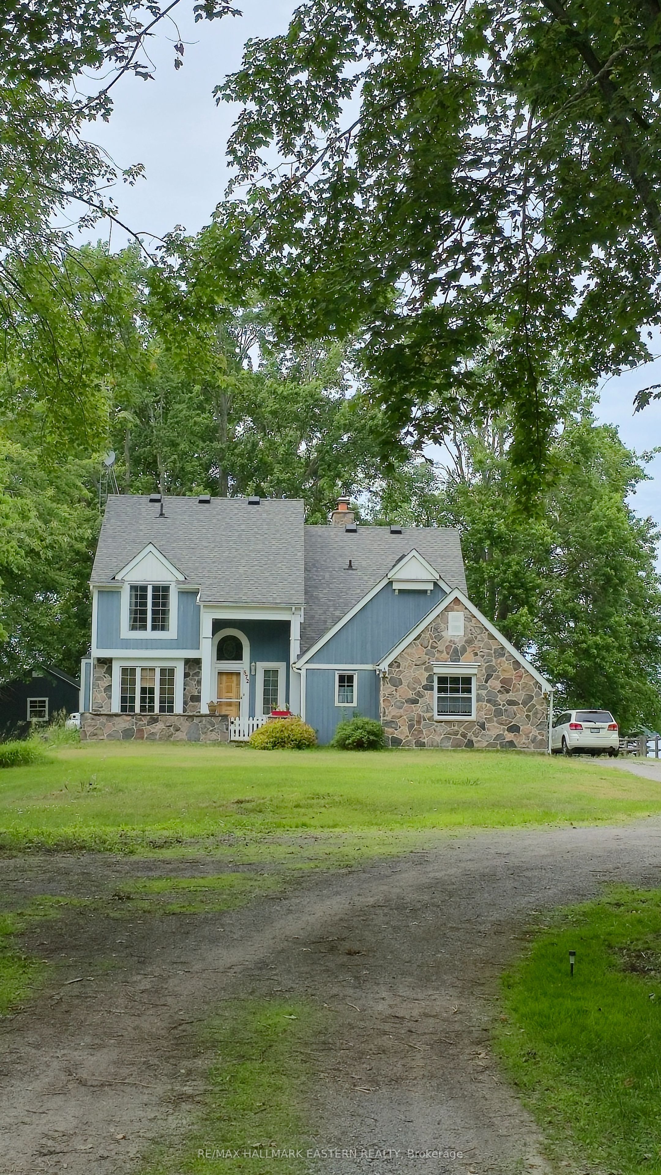 572 Round Lake Road Property Photo 1