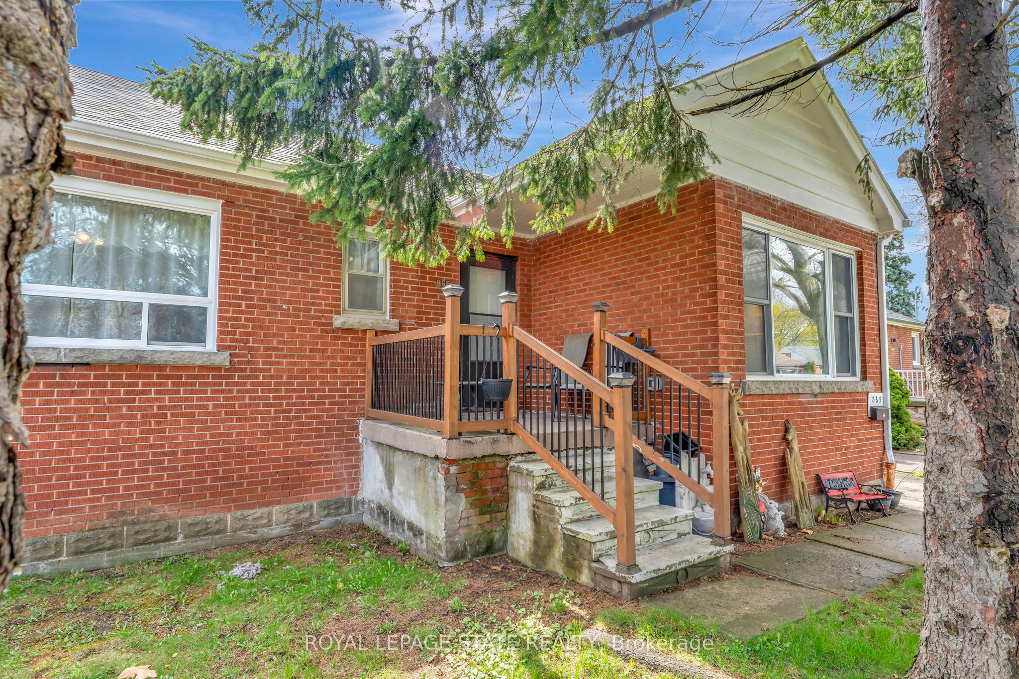 865 Garth Street Property Photo 3