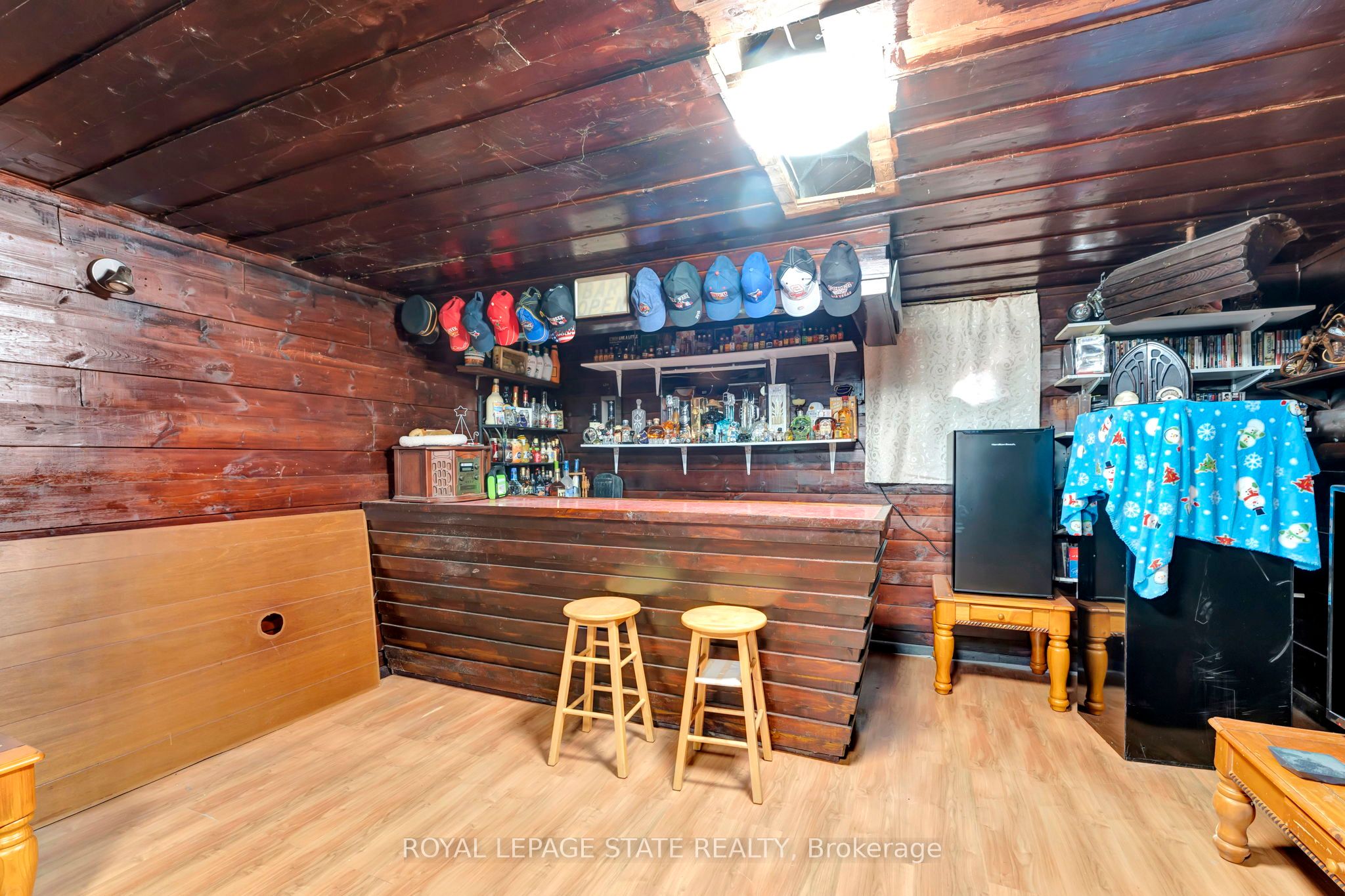 865 Garth Street Property Photo 17