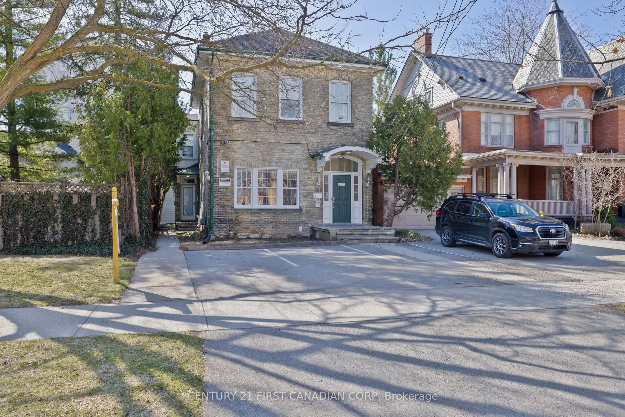 389 Dufferin Avenue Property Photo 2