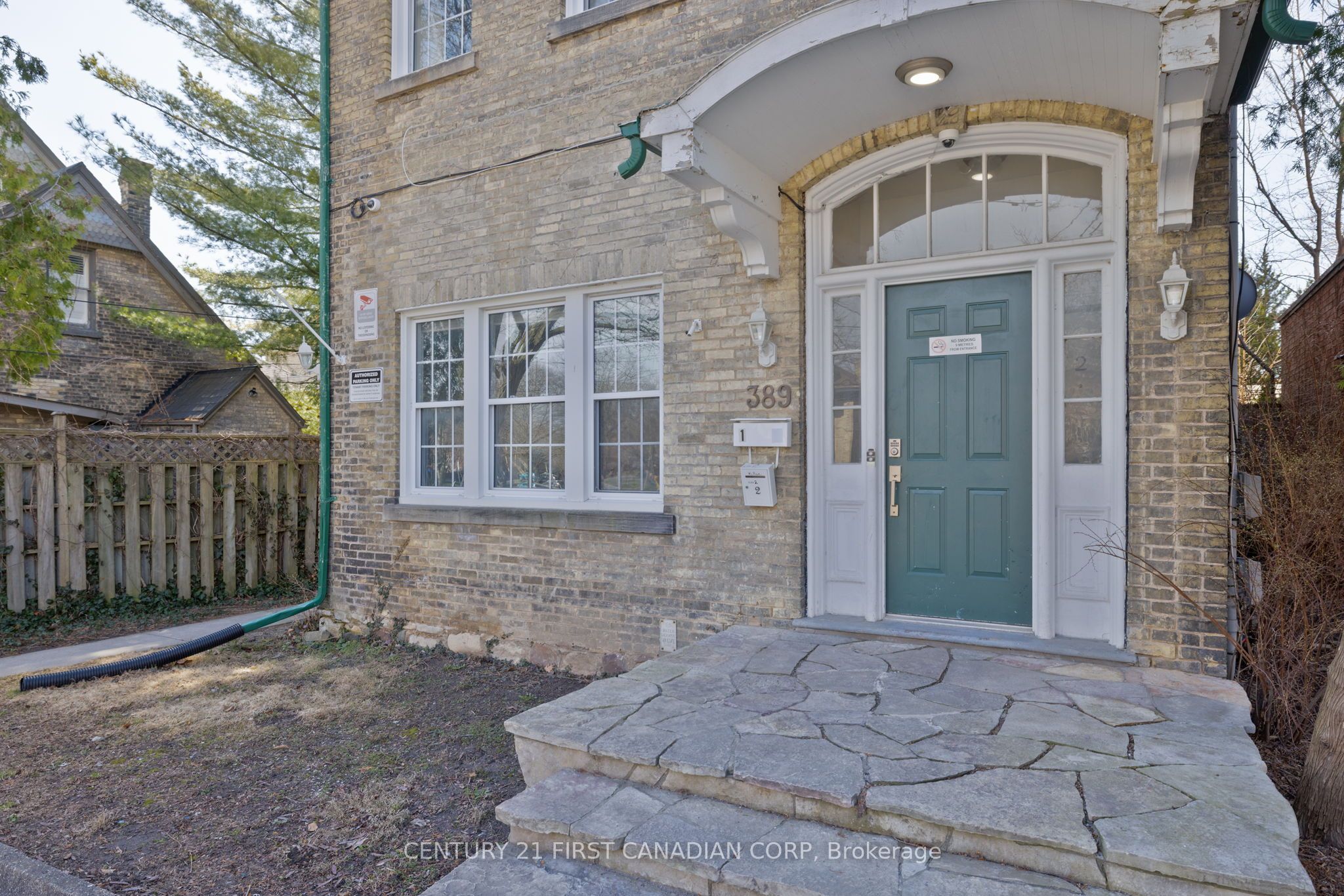 389 Dufferin Avenue Property Photo 3