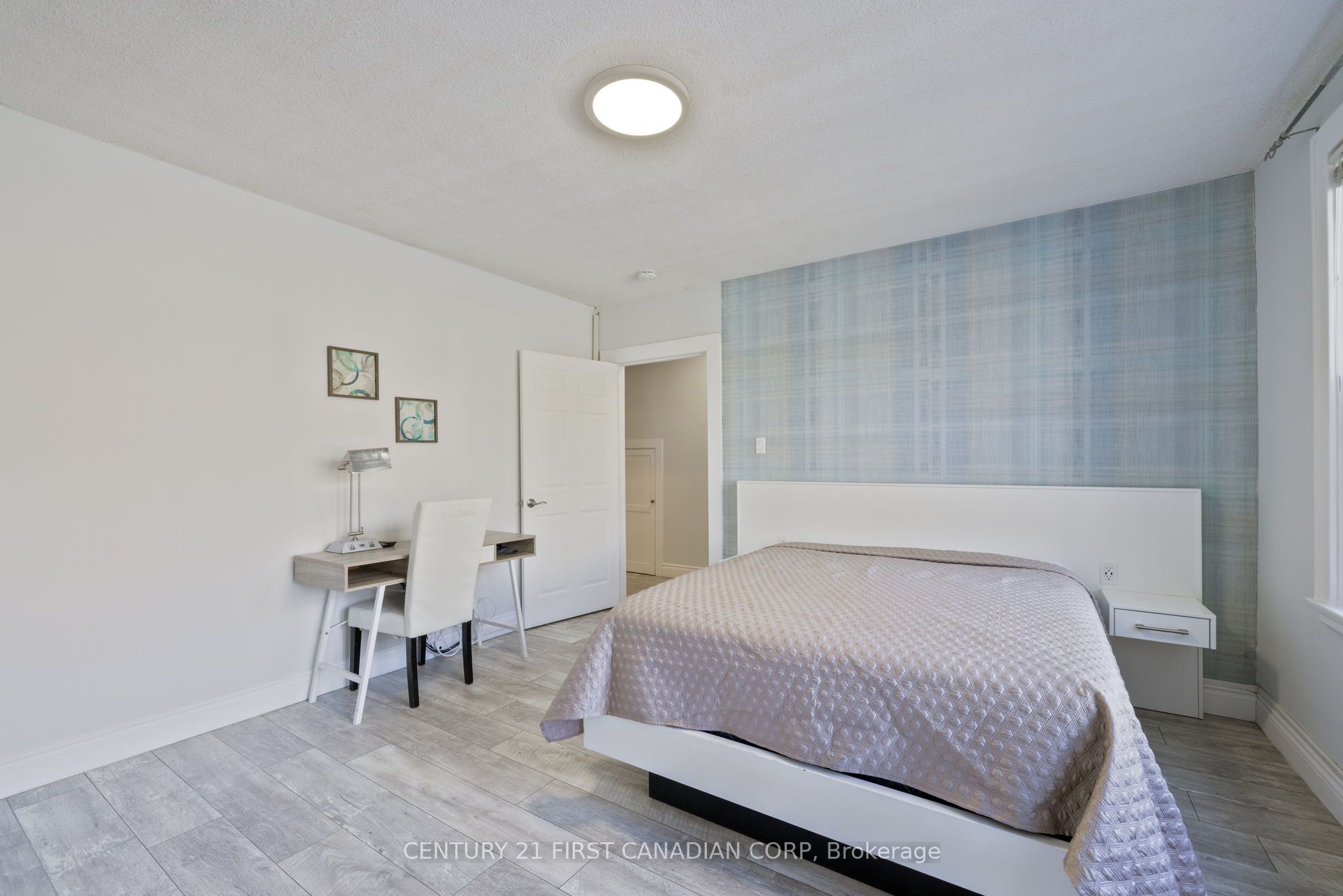 389 Dufferin Avenue Property Photo 5