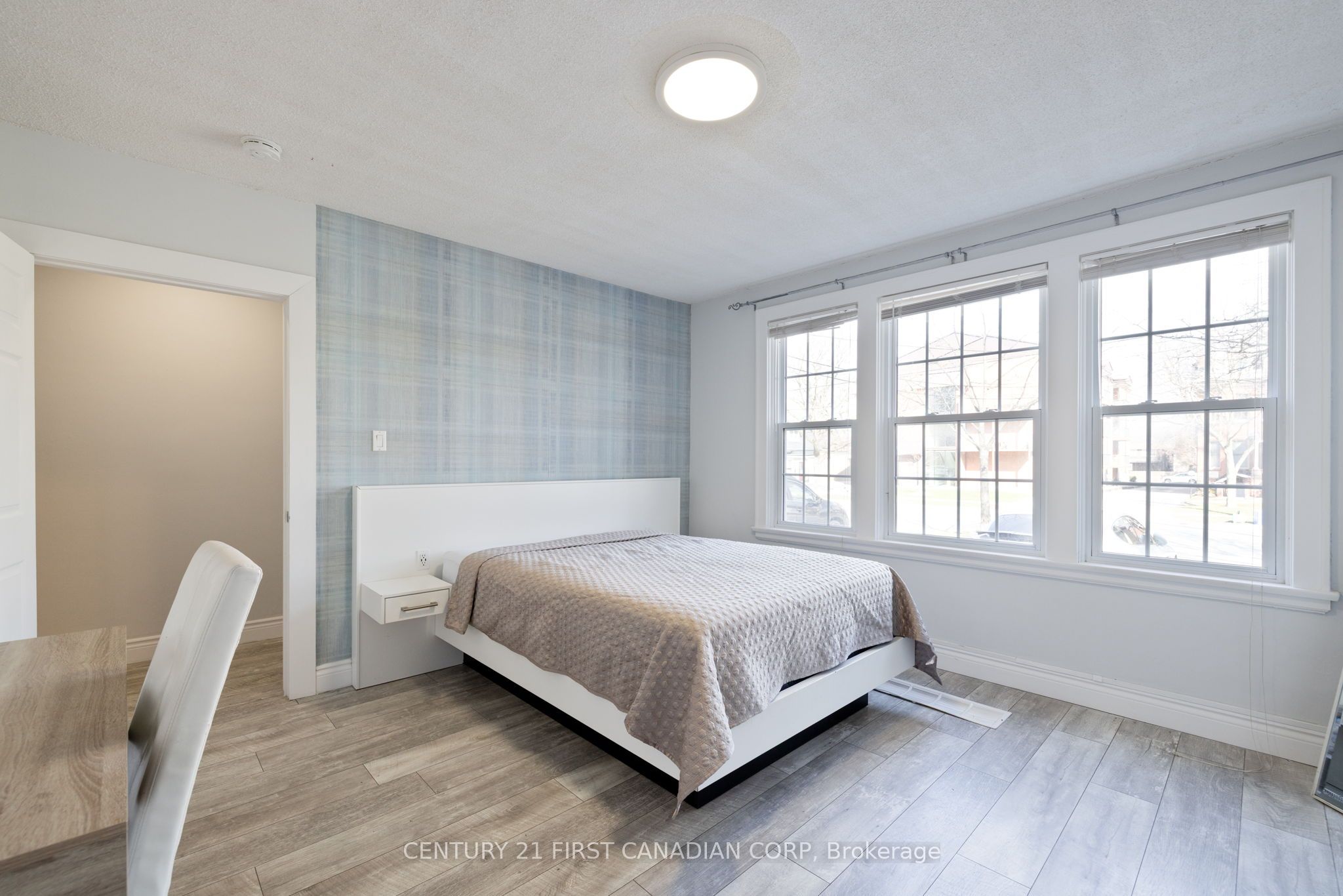 389 Dufferin Avenue Property Photo 6