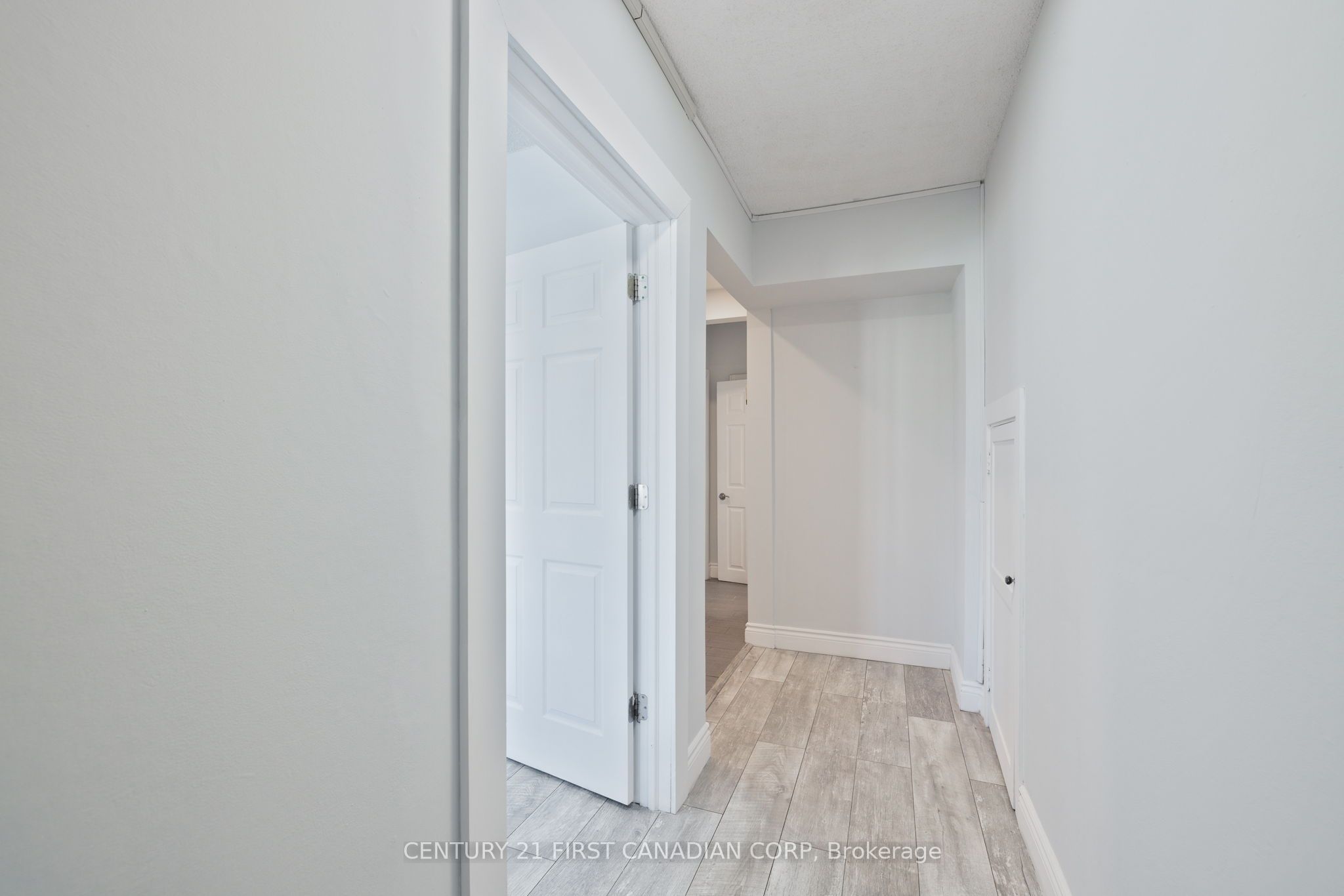389 Dufferin Avenue Property Photo 7