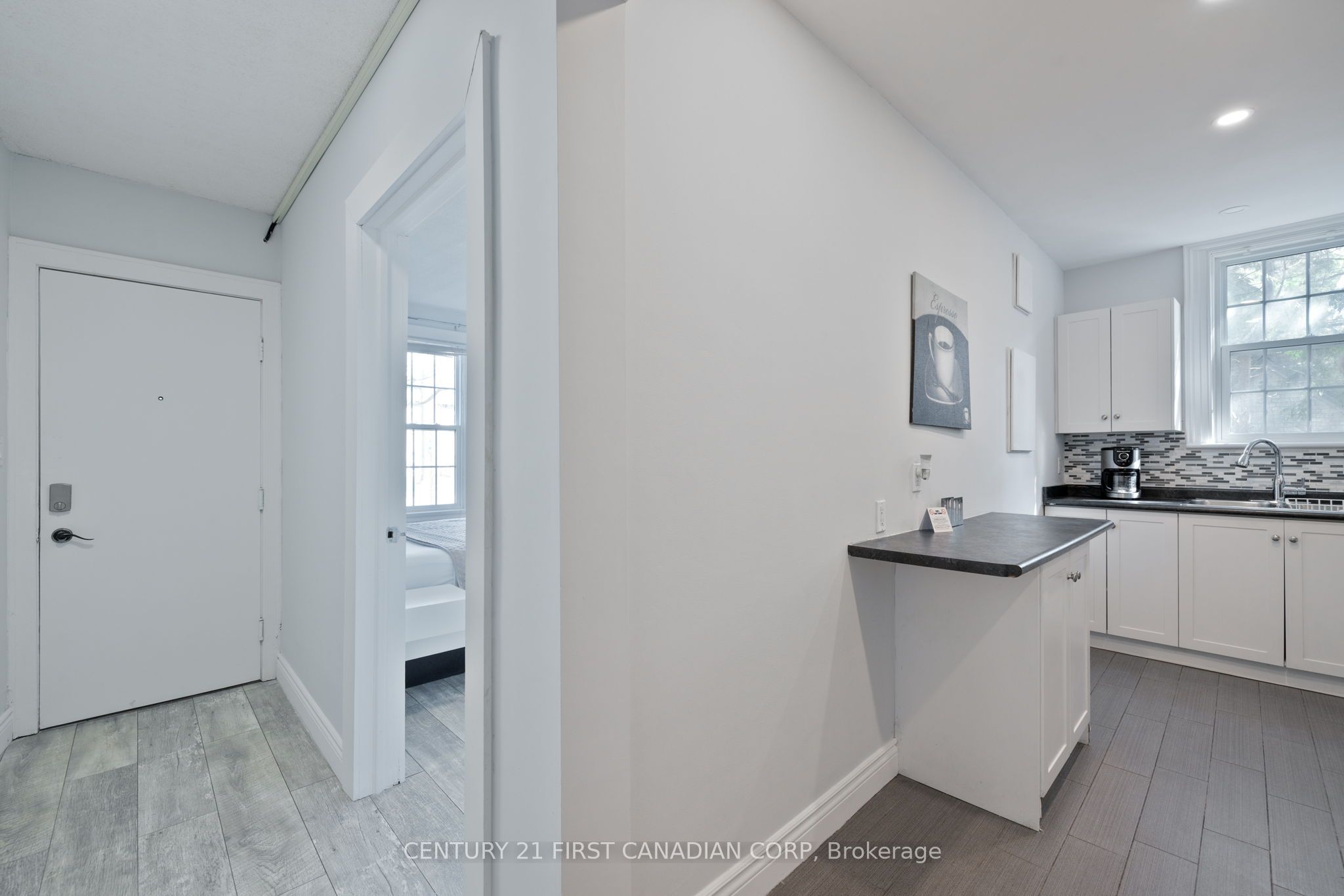 389 Dufferin Avenue Property Photo 8
