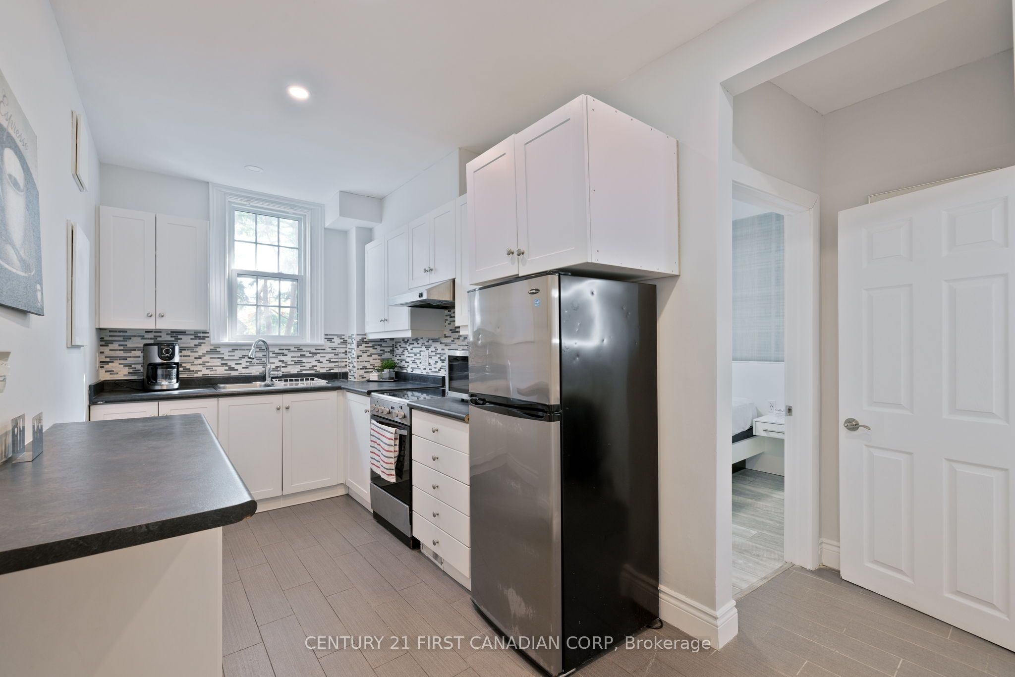 389 Dufferin Avenue Property Photo 9
