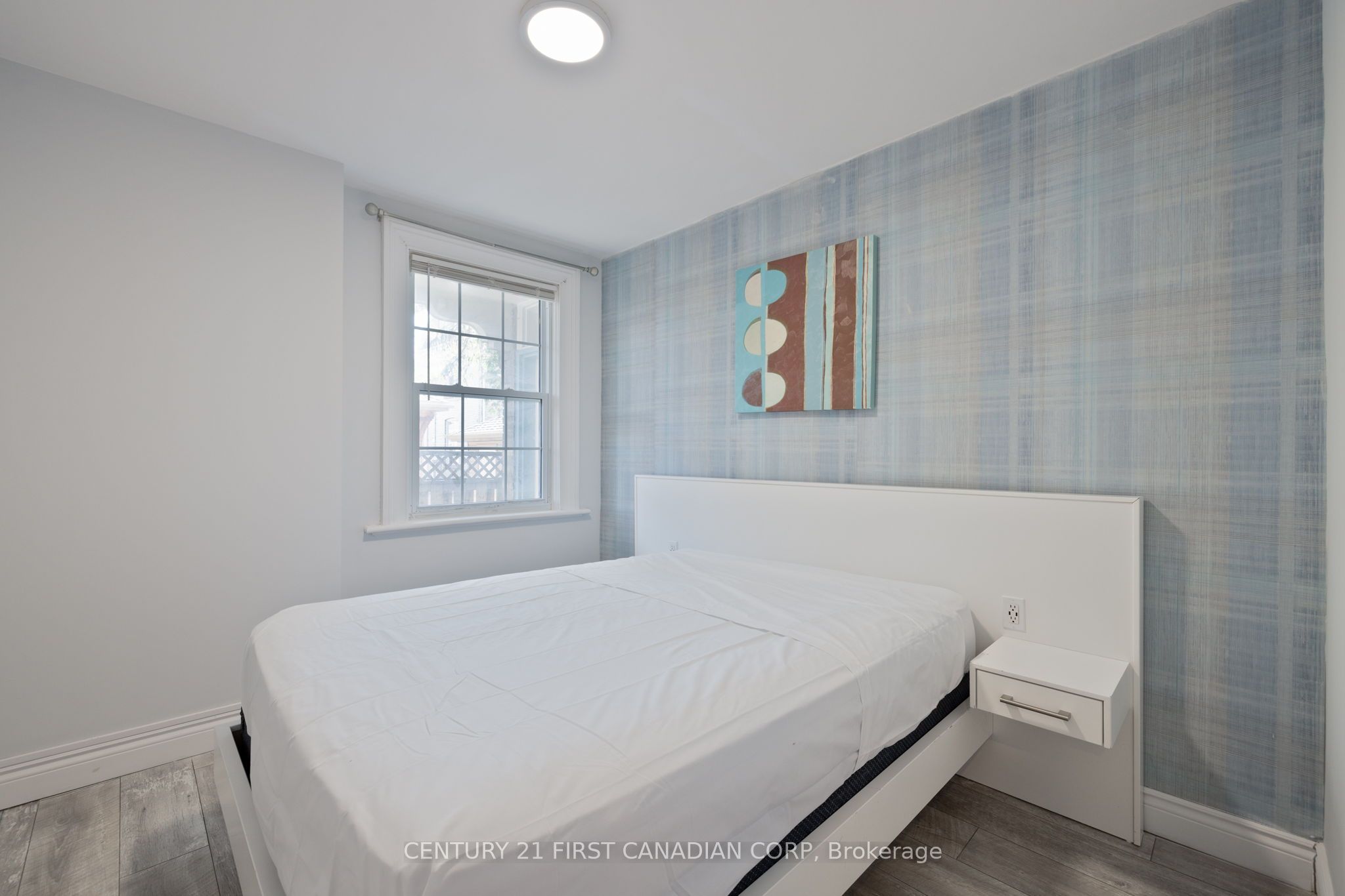 389 Dufferin Avenue Property Photo 12