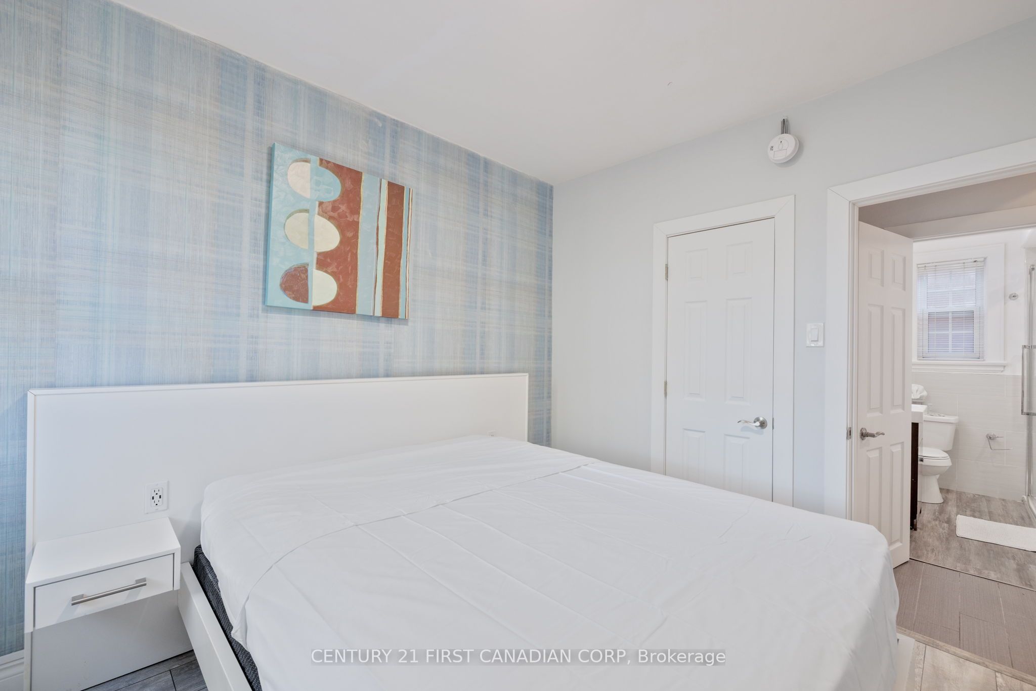 389 Dufferin Avenue Property Photo 13