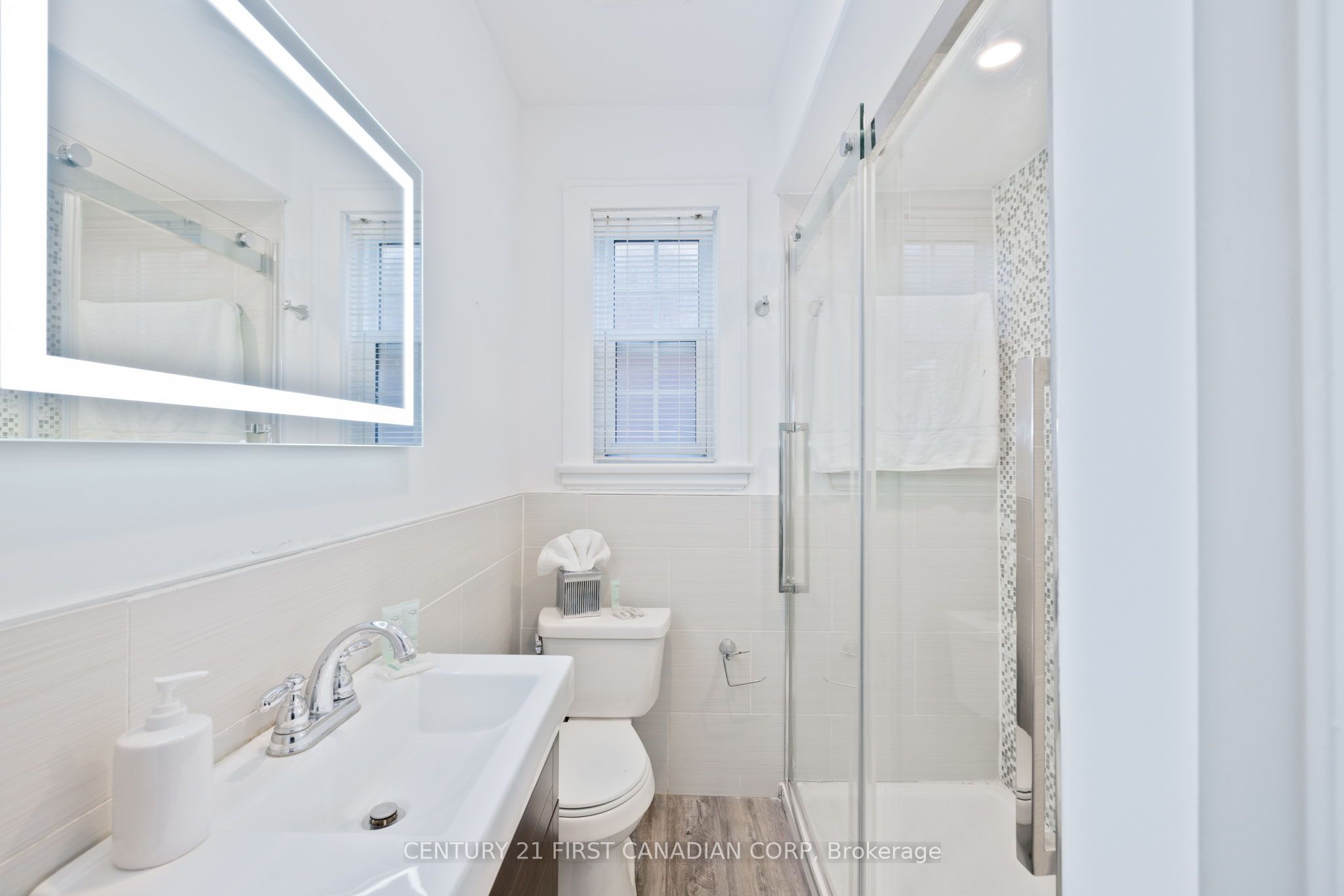 389 Dufferin Avenue Property Photo 14