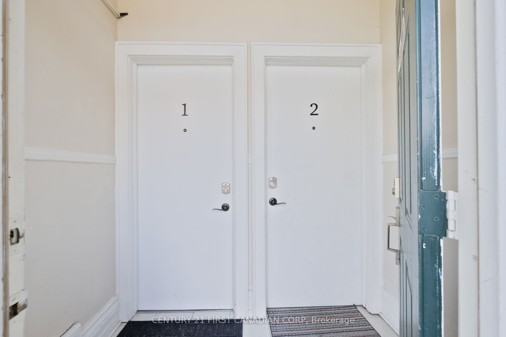 389 Dufferin Avenue Property Photo 16