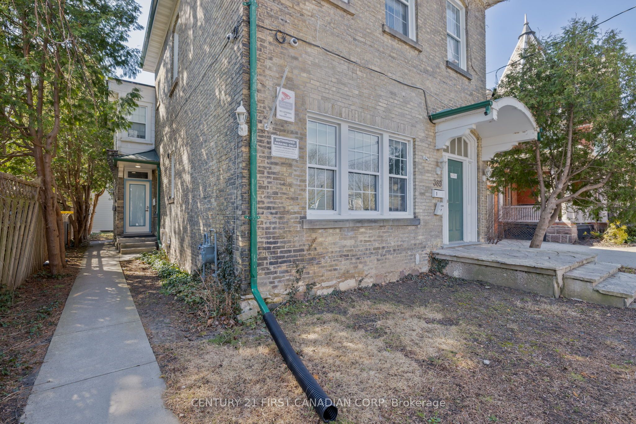 389 Dufferin Avenue Property Photo 17