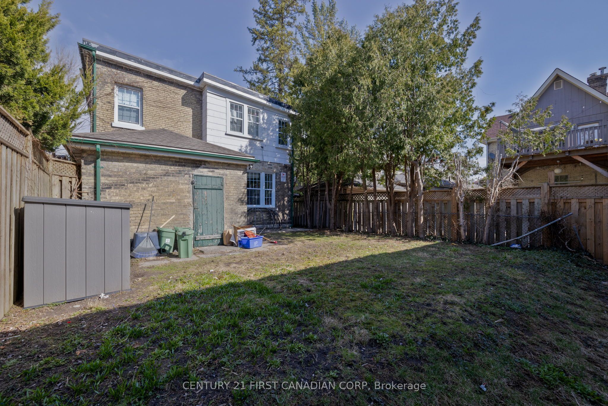 389 Dufferin Avenue Property Photo 19