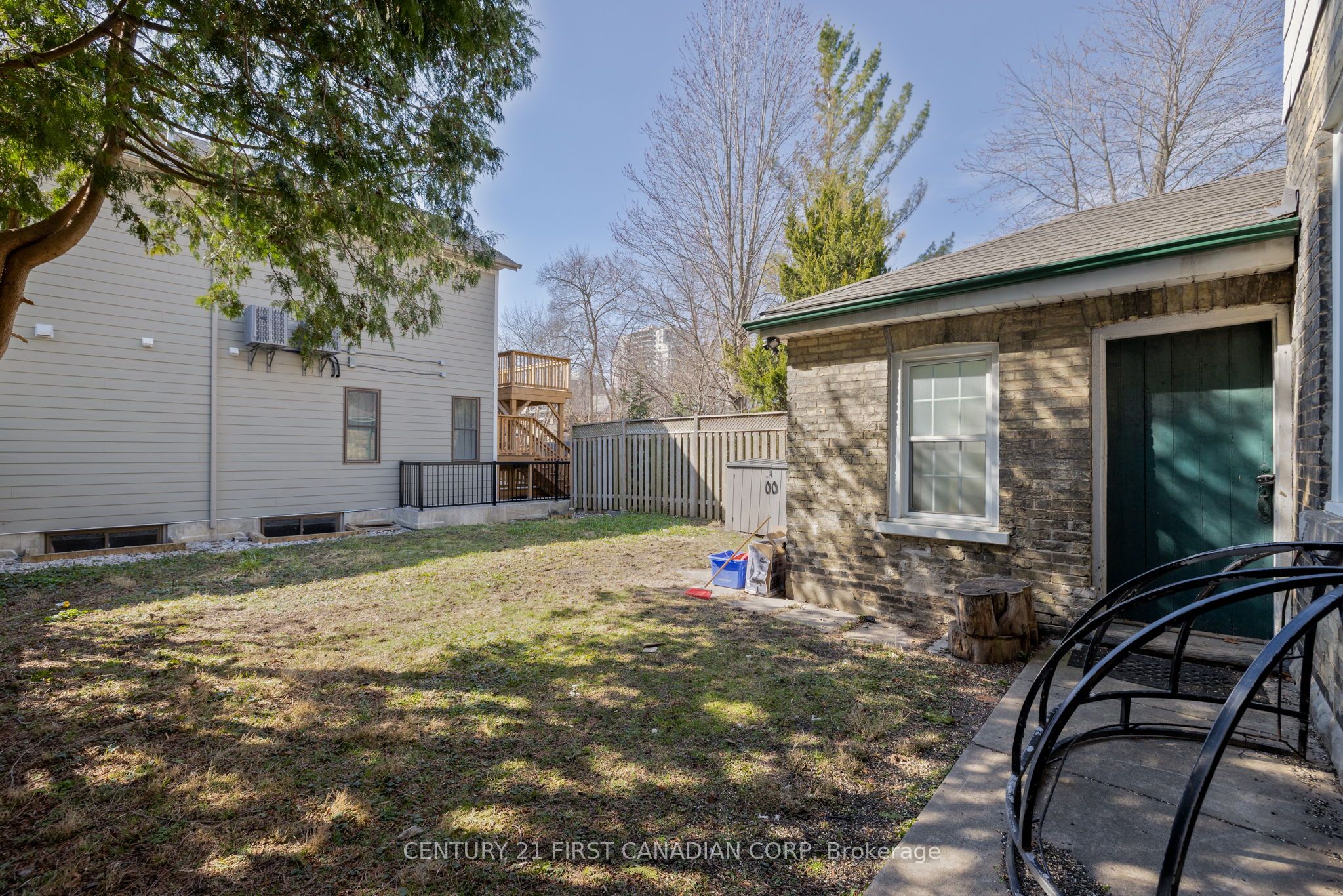 389 Dufferin Avenue Property Photo 20