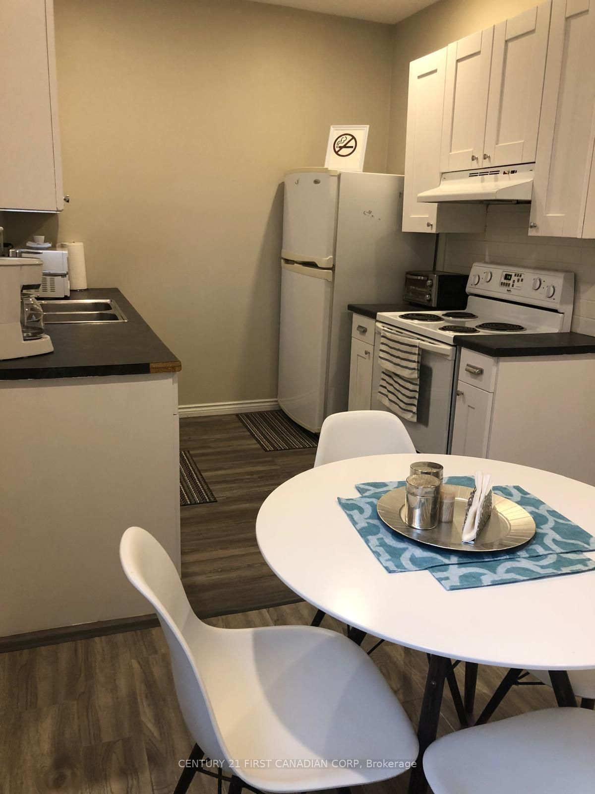 389 Dufferin Avenue Property Photo 47