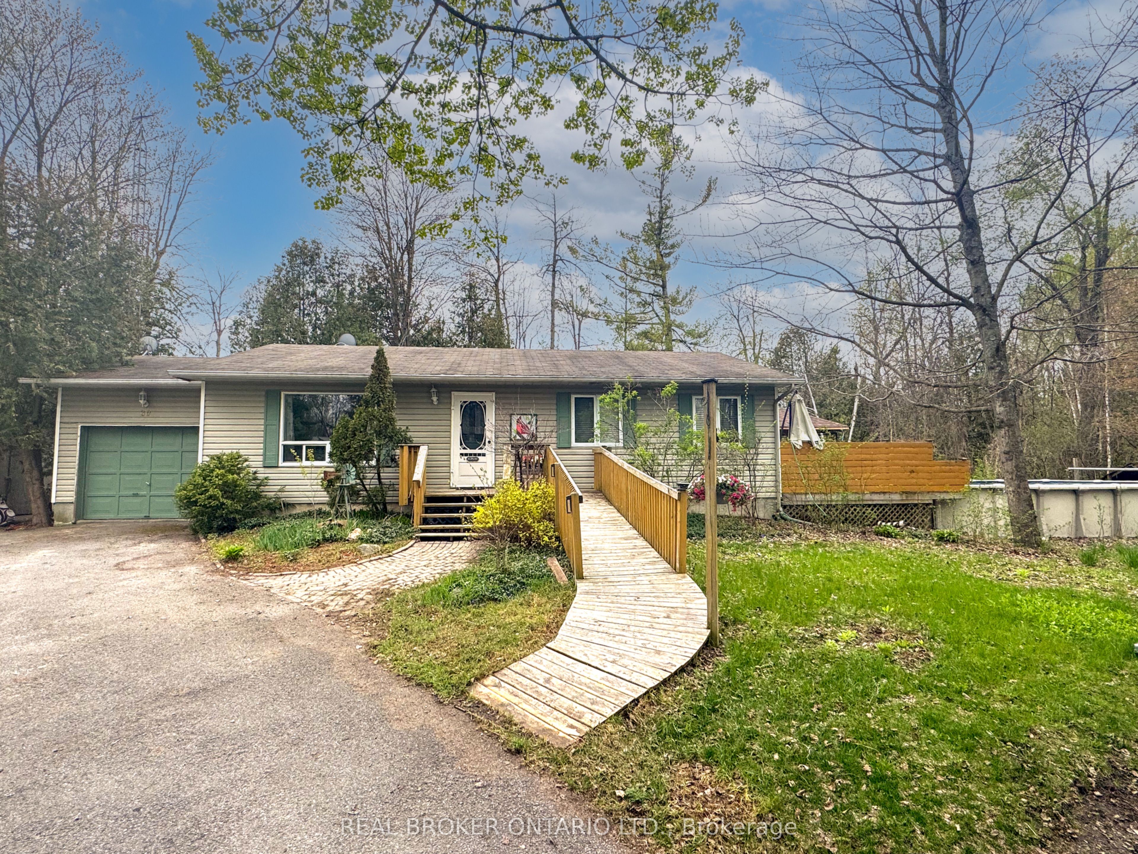 30 Kingfisher Crescent Property Photo
