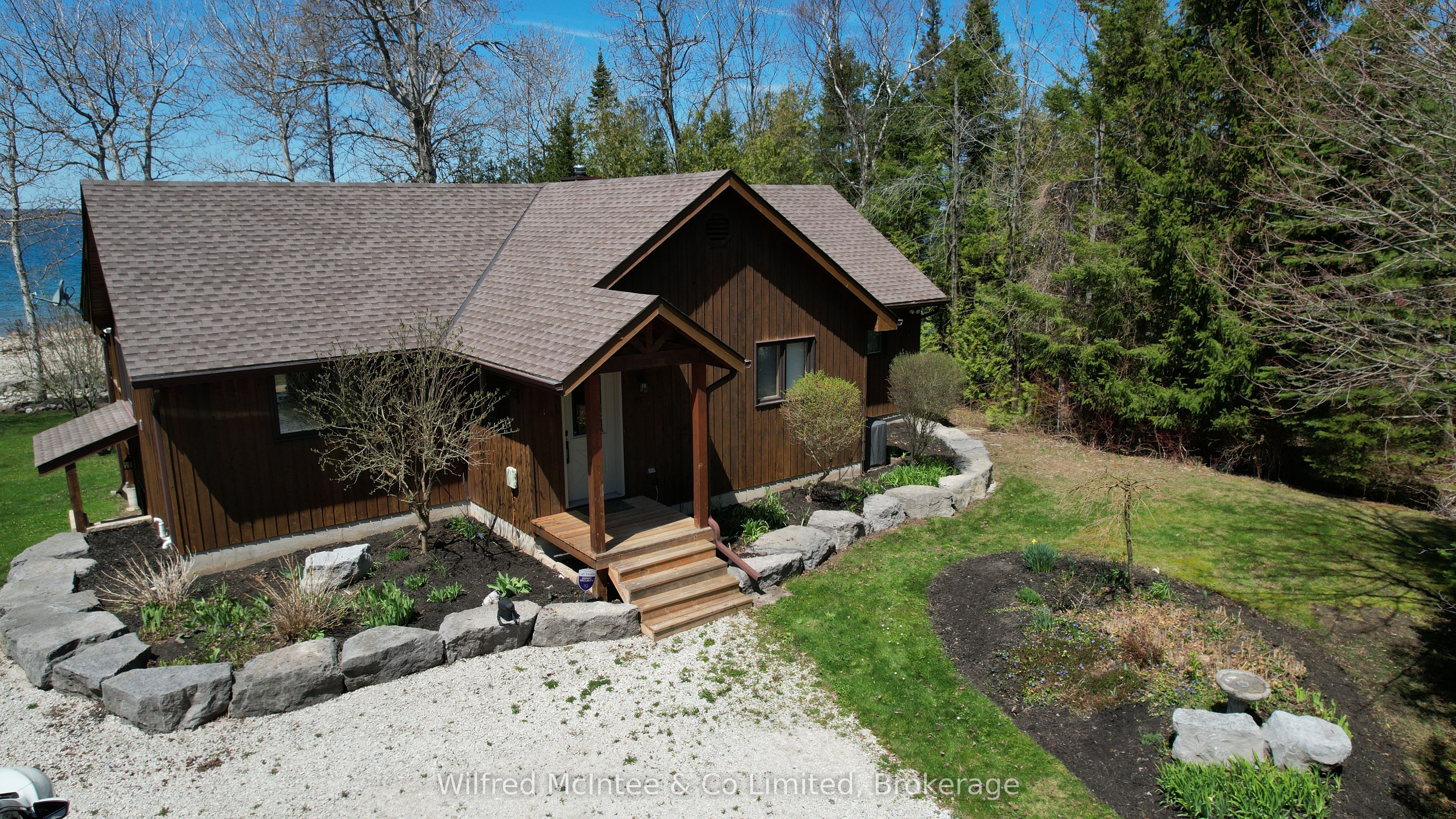 126 Buckingham Ln Property Photo 1