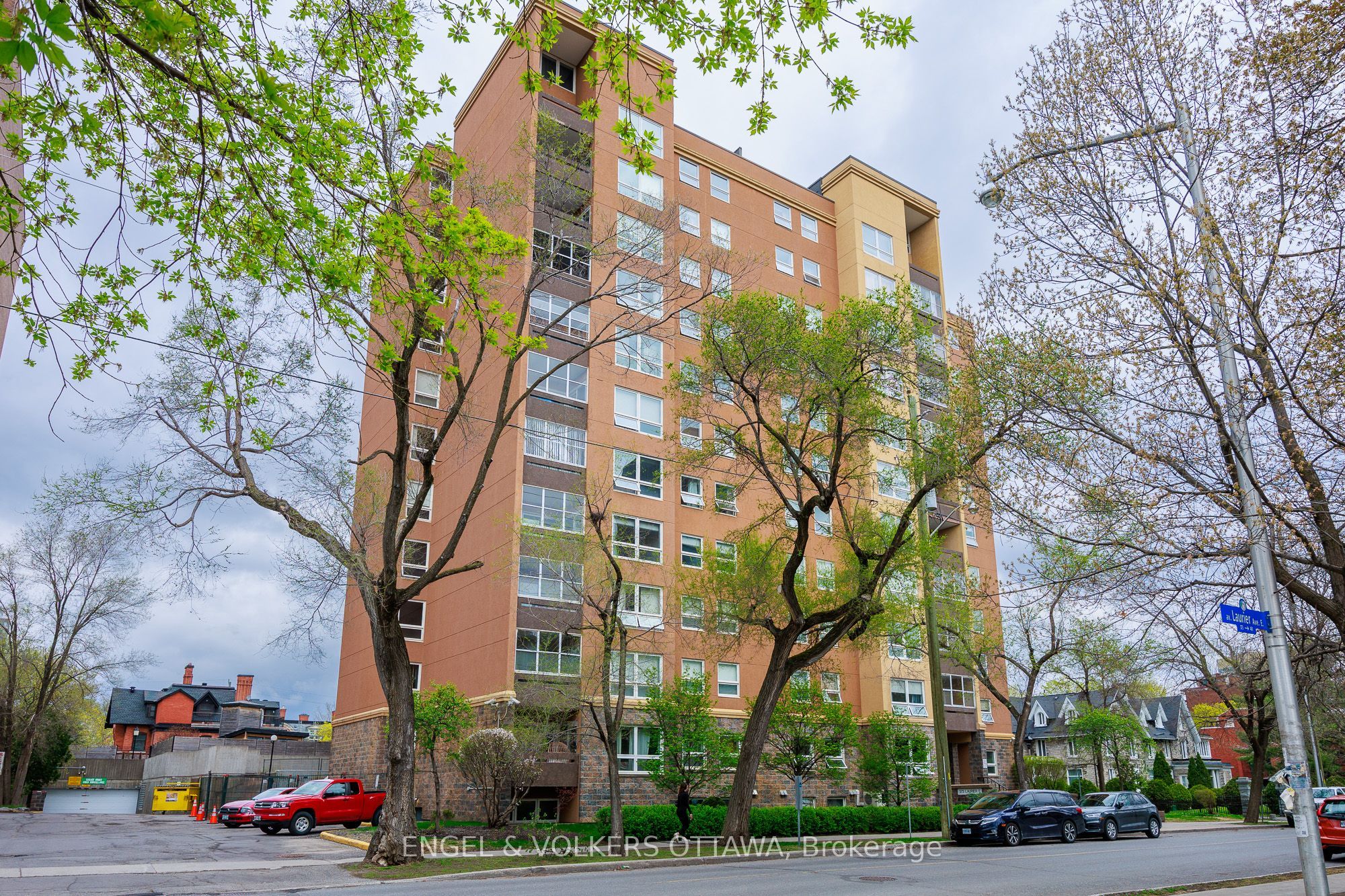 373 Laurier Ave E Property Photo