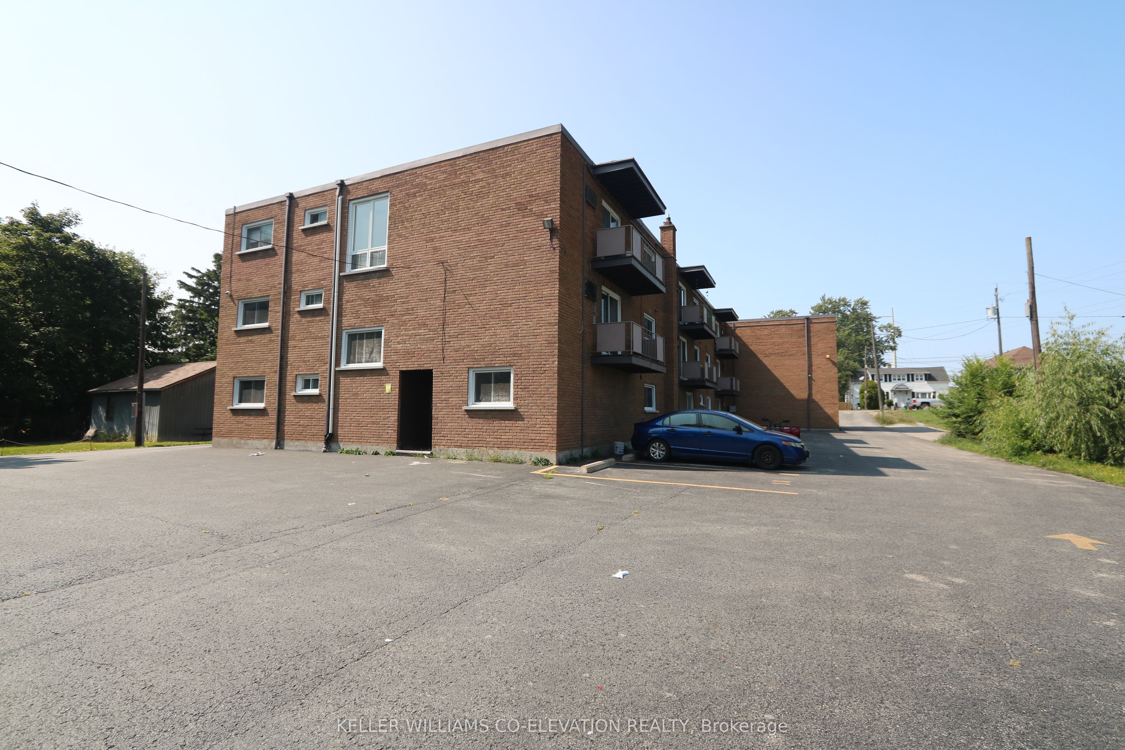 426 Queenston Street Property Photo 3
