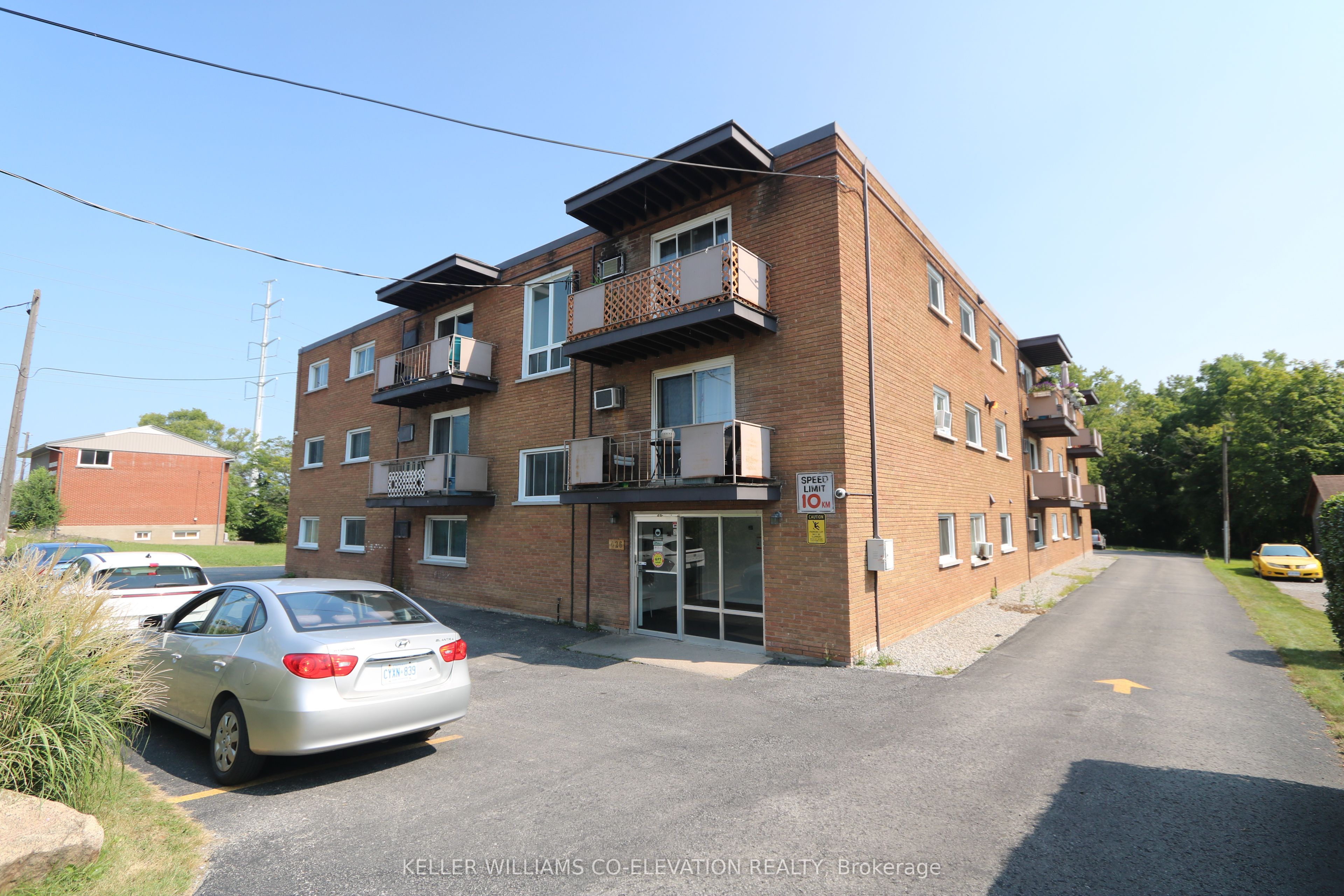 426 Queenston Street Property Photo 4