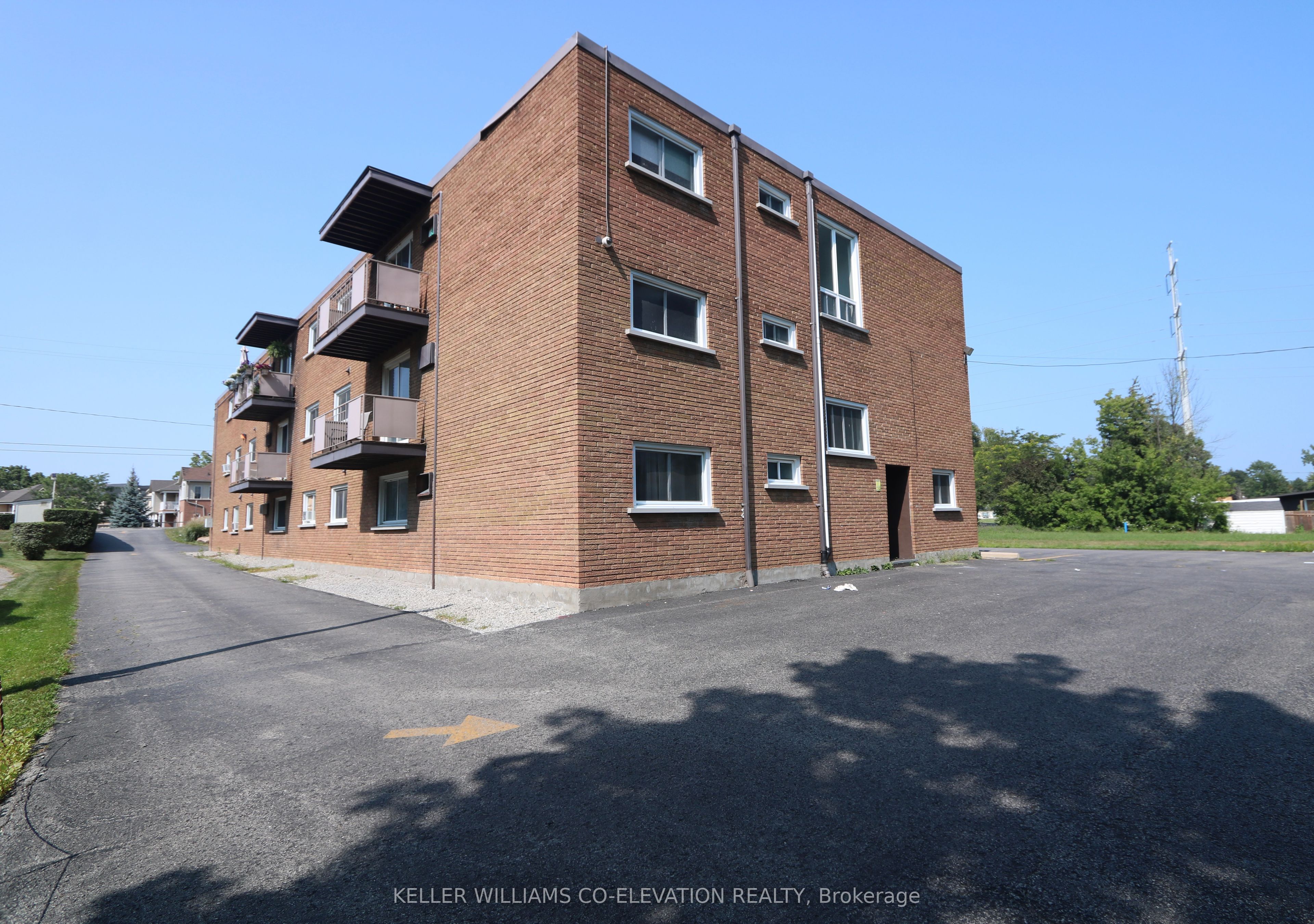 426 Queenston Street Property Photo 6
