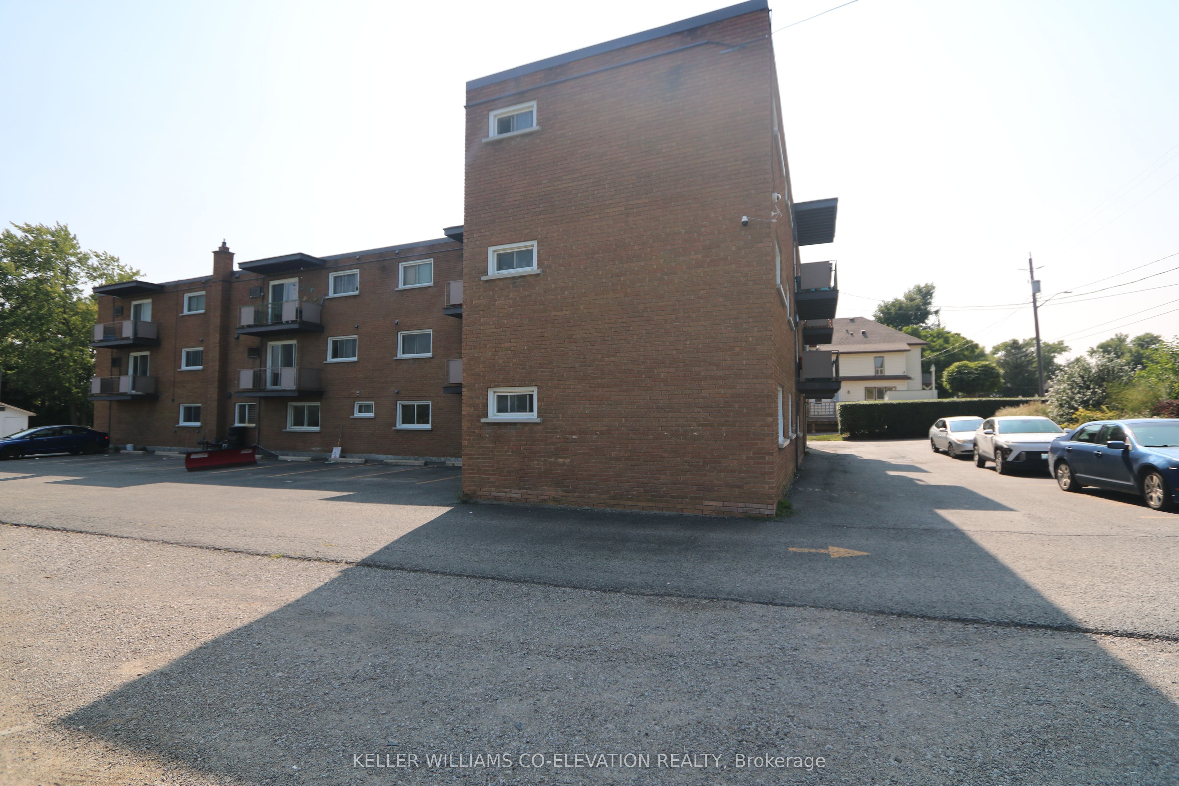 426 Queenston Street Property Photo 7