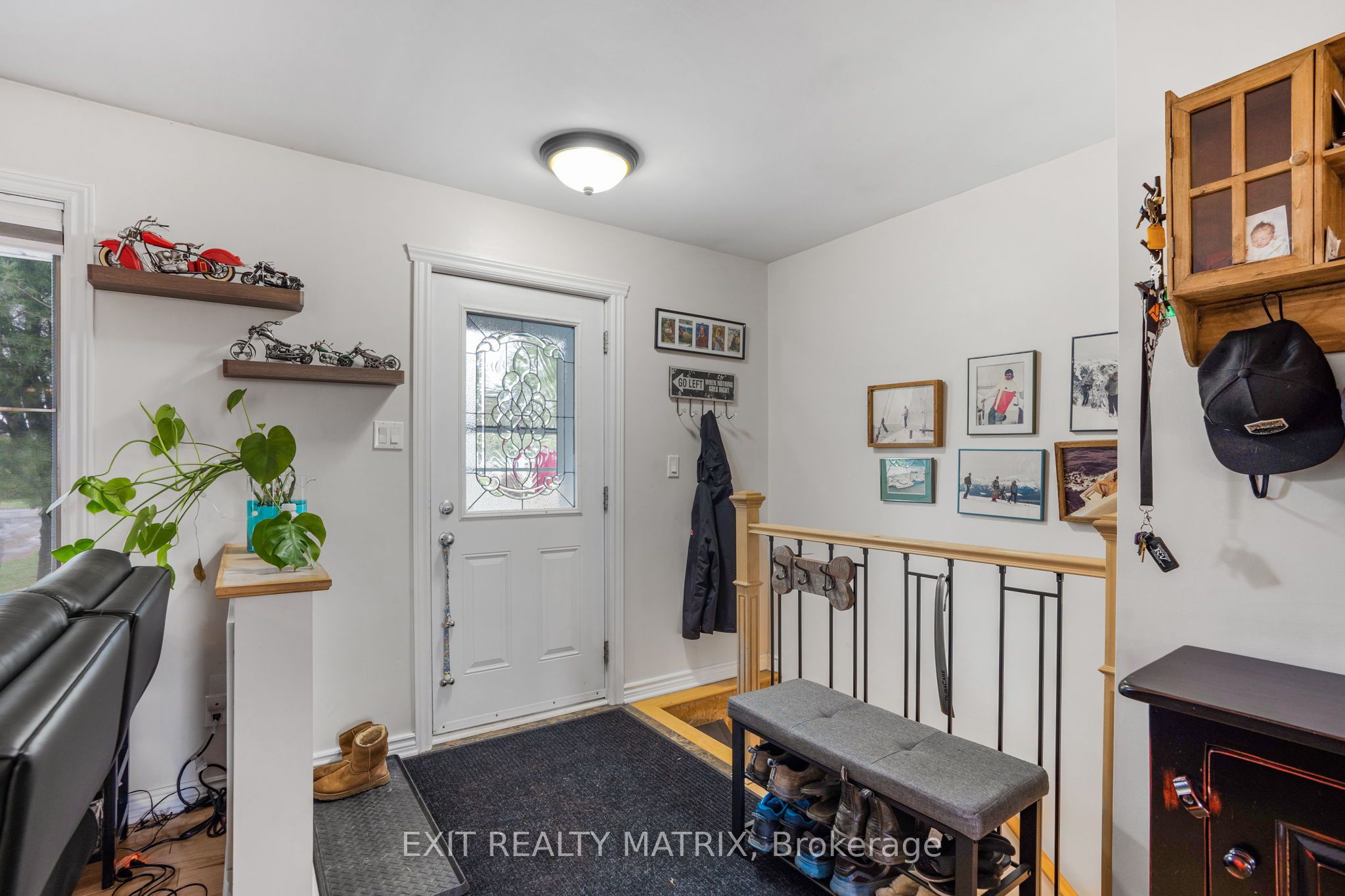 1120 Des Cedres St Property Photo 4